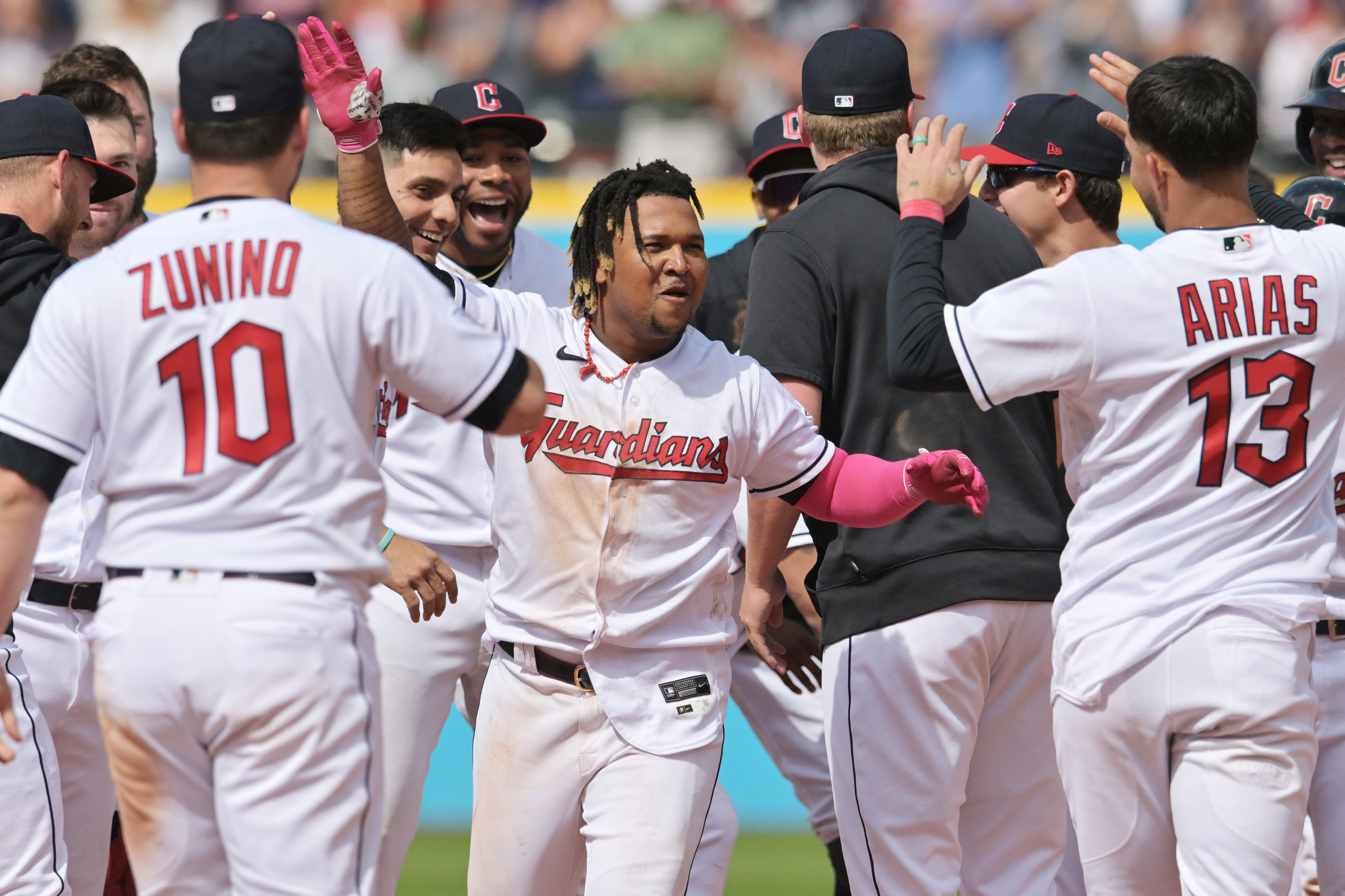 Guardians walk off Cards on Jose Ramirez double