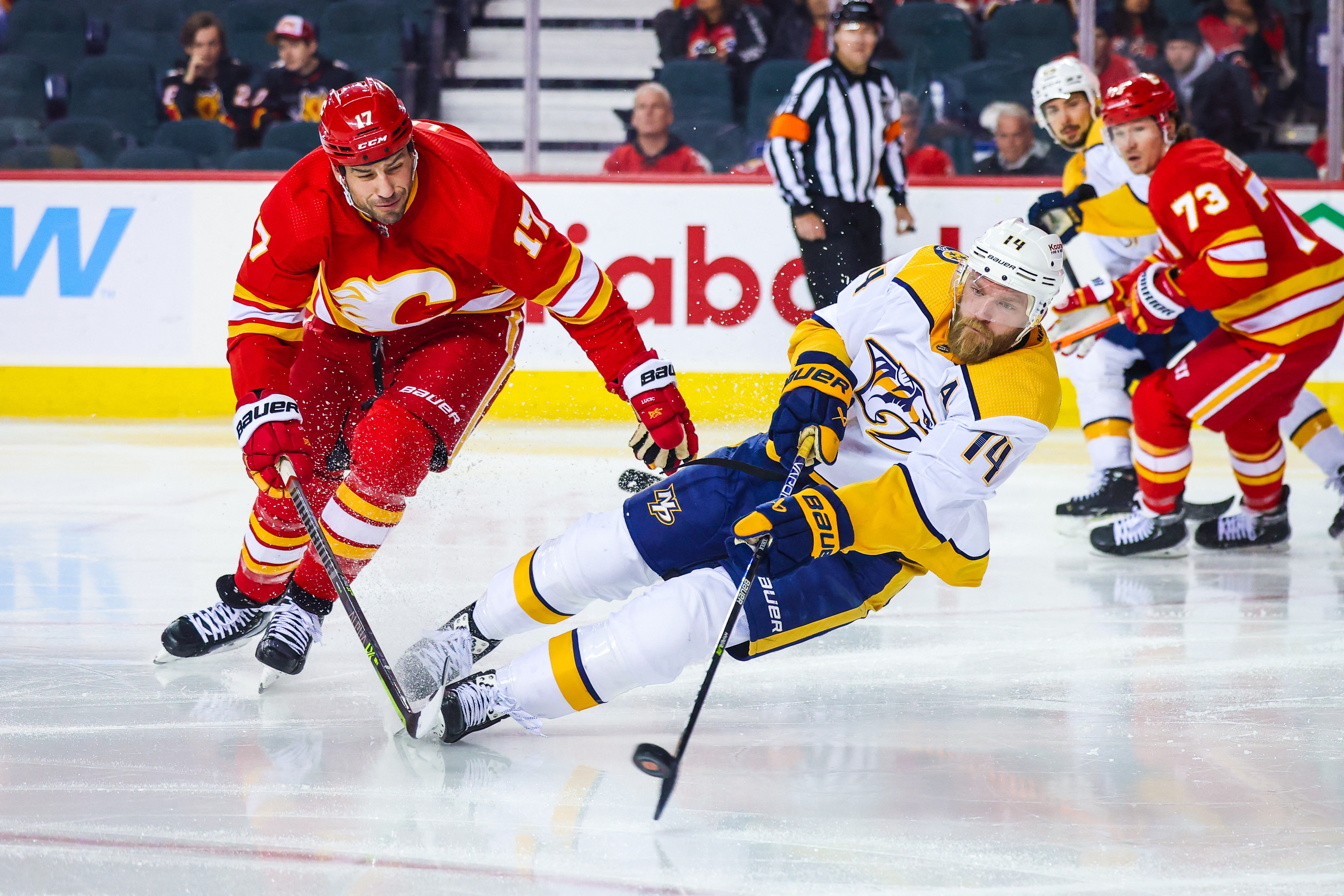 Charlie Coyle's shootout goal helps Bruins reach 60-win mark - ESPN