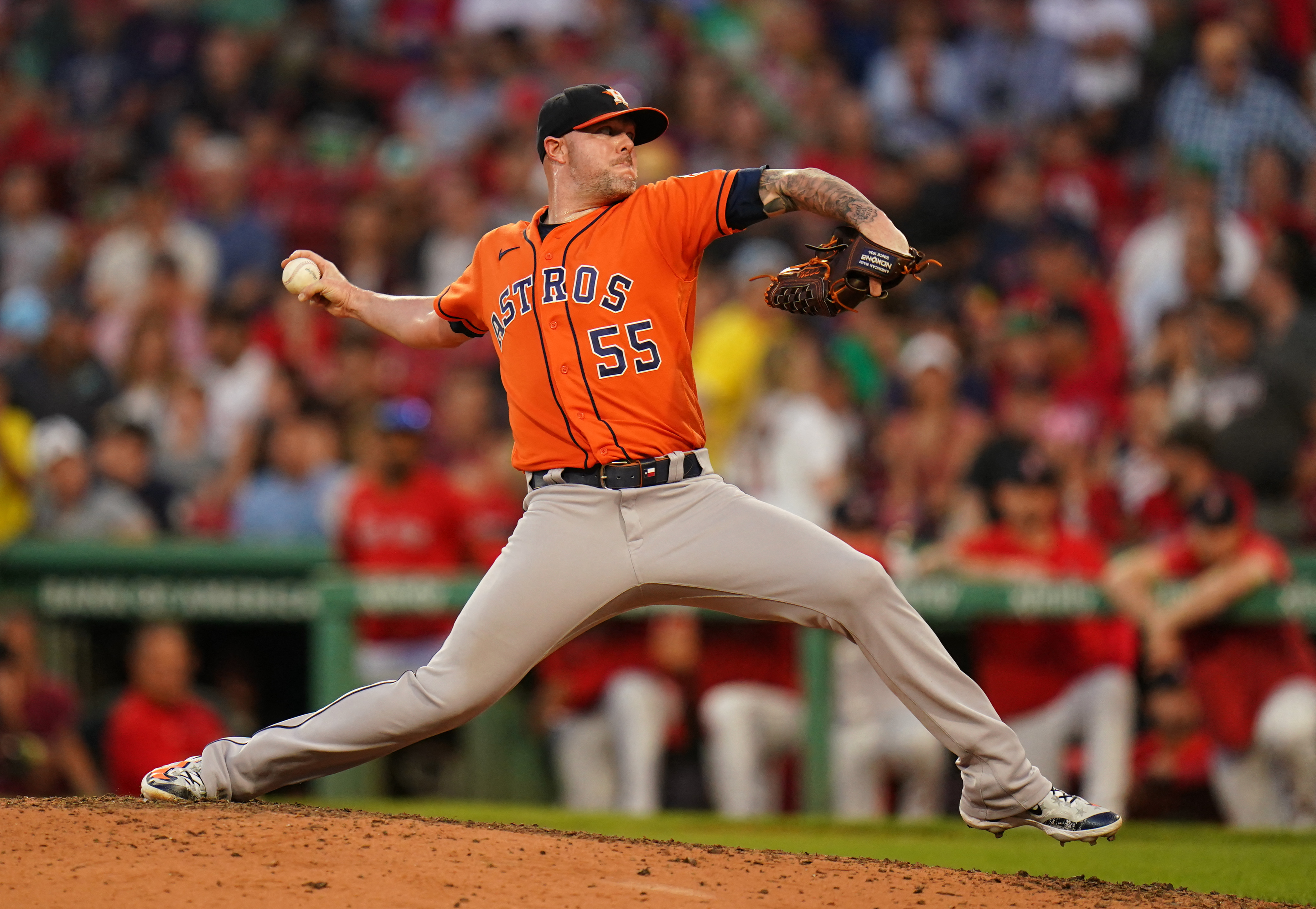 Astros leave Fenway Park with first-ever road sweep of Red Sox