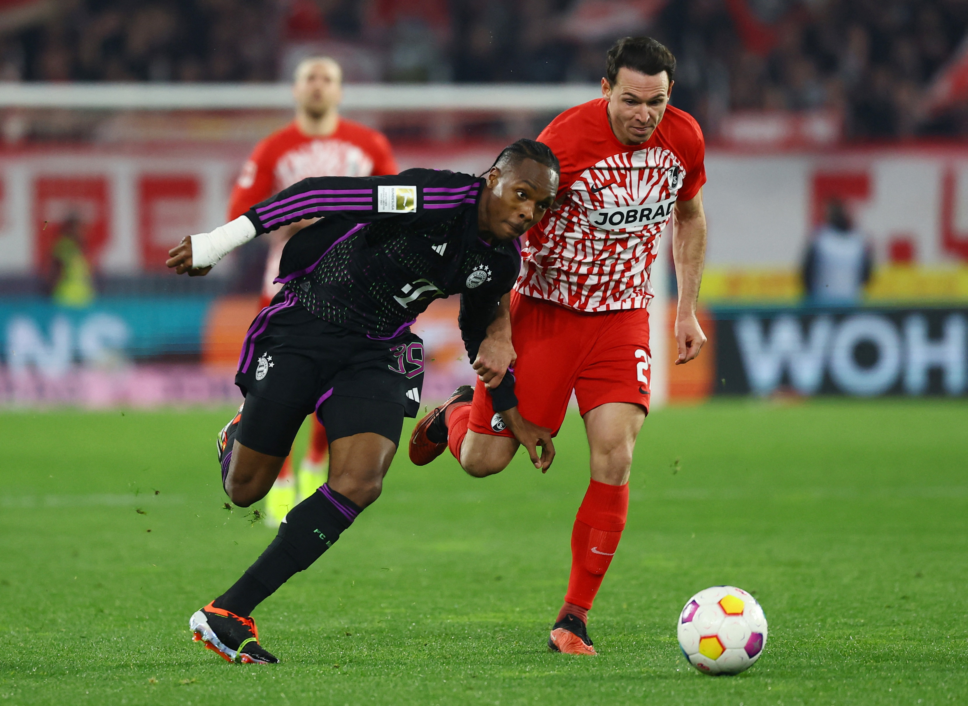 Bayern Munich concede late equaliser in 2-2 draw with Freiburg | Reuters