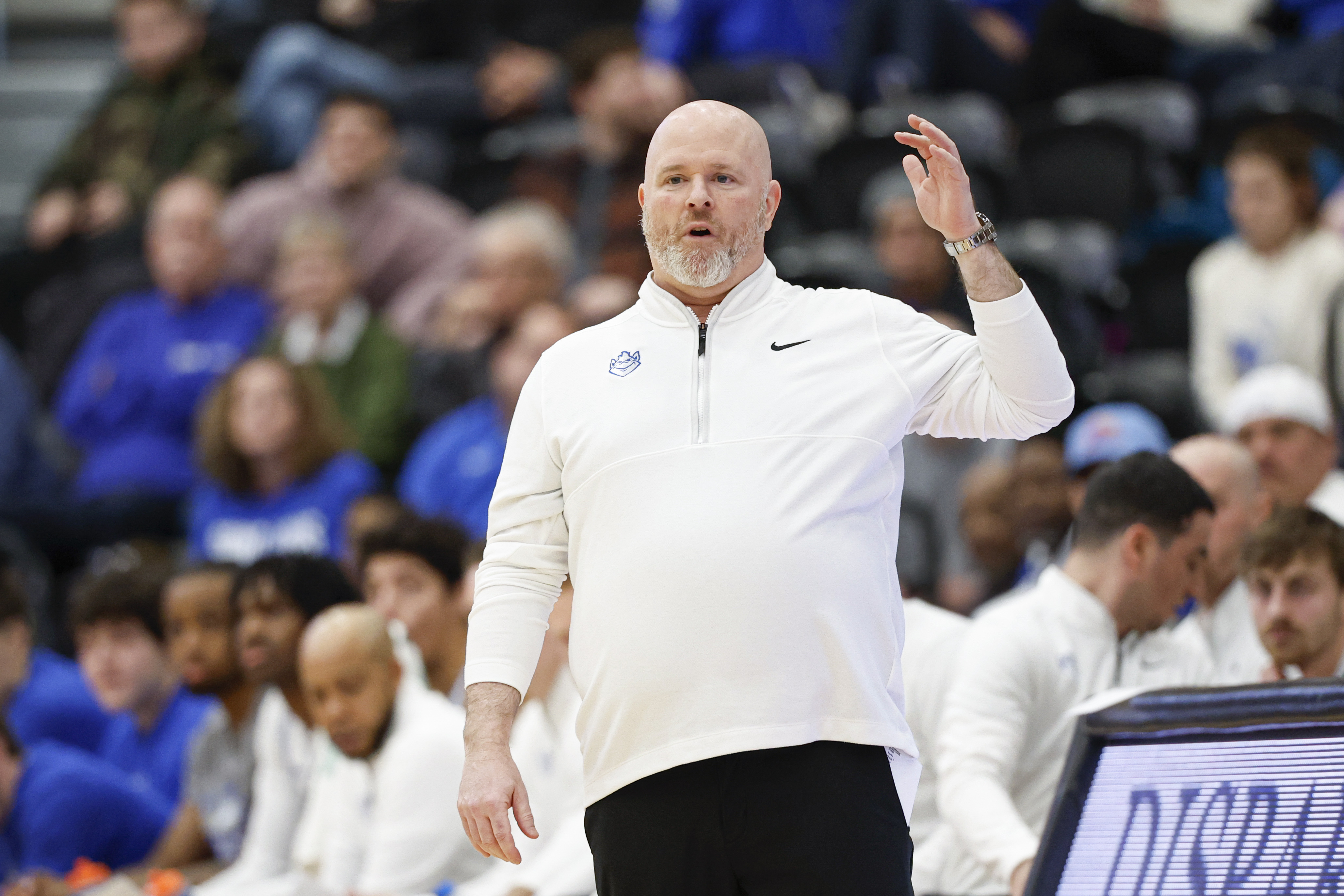 Srijal Basnet様COACHシグネチャー ヒューストン スリング Saint Louis coach Josh Schertz agrees to extension | Reuters