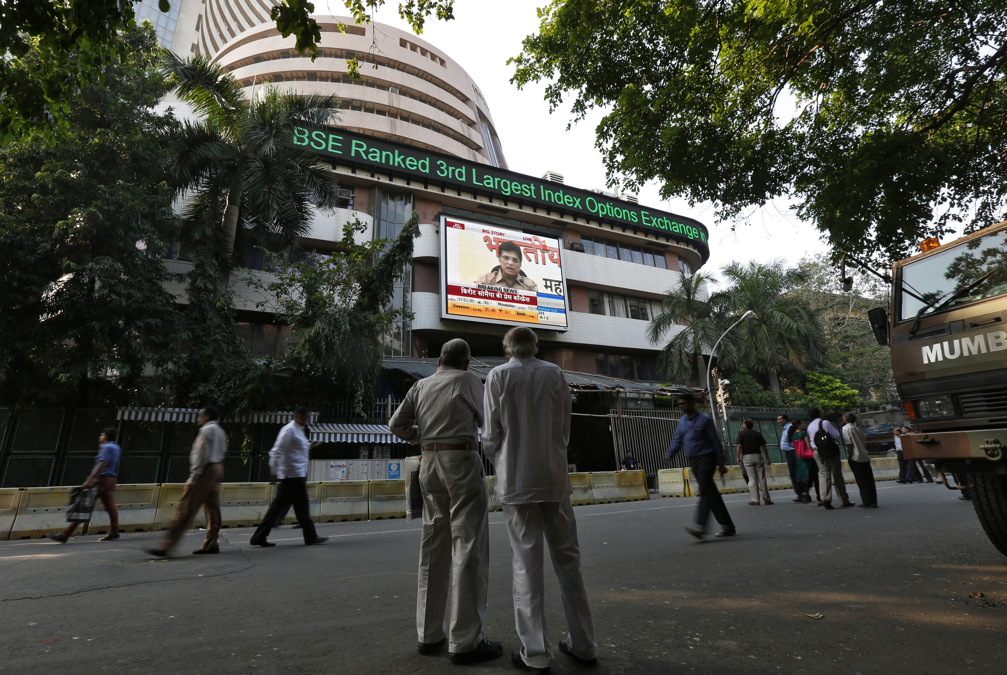 Sell-on-bounce guidance remains; market under pressure as futures premiums  slim - IBTimes India