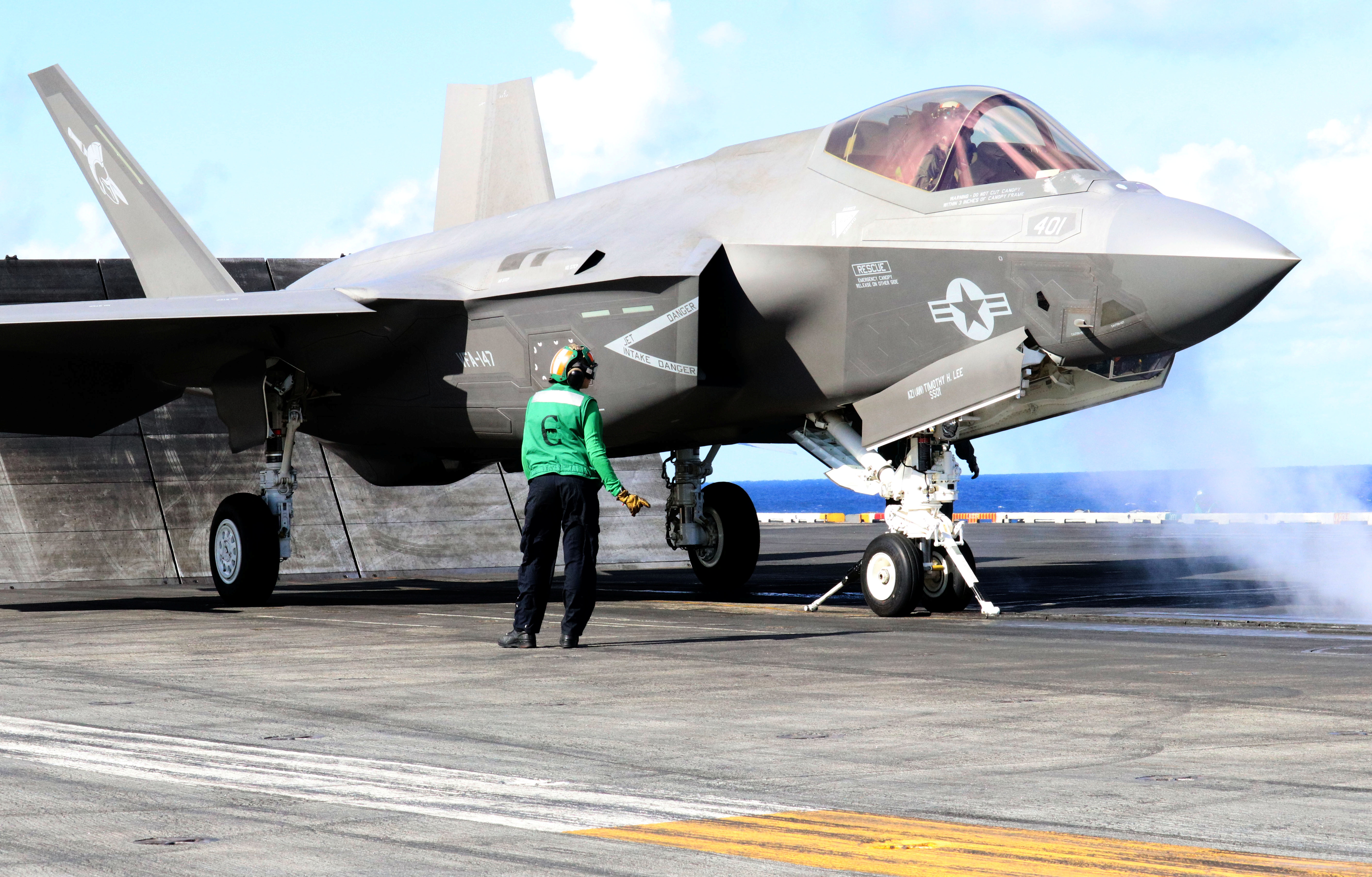 F-35C prepares to catapult from the deck of the USS Carl Vinson in the Western Pacific, south of Japan, November 30, 2021. REUTERS/Tim Kelly