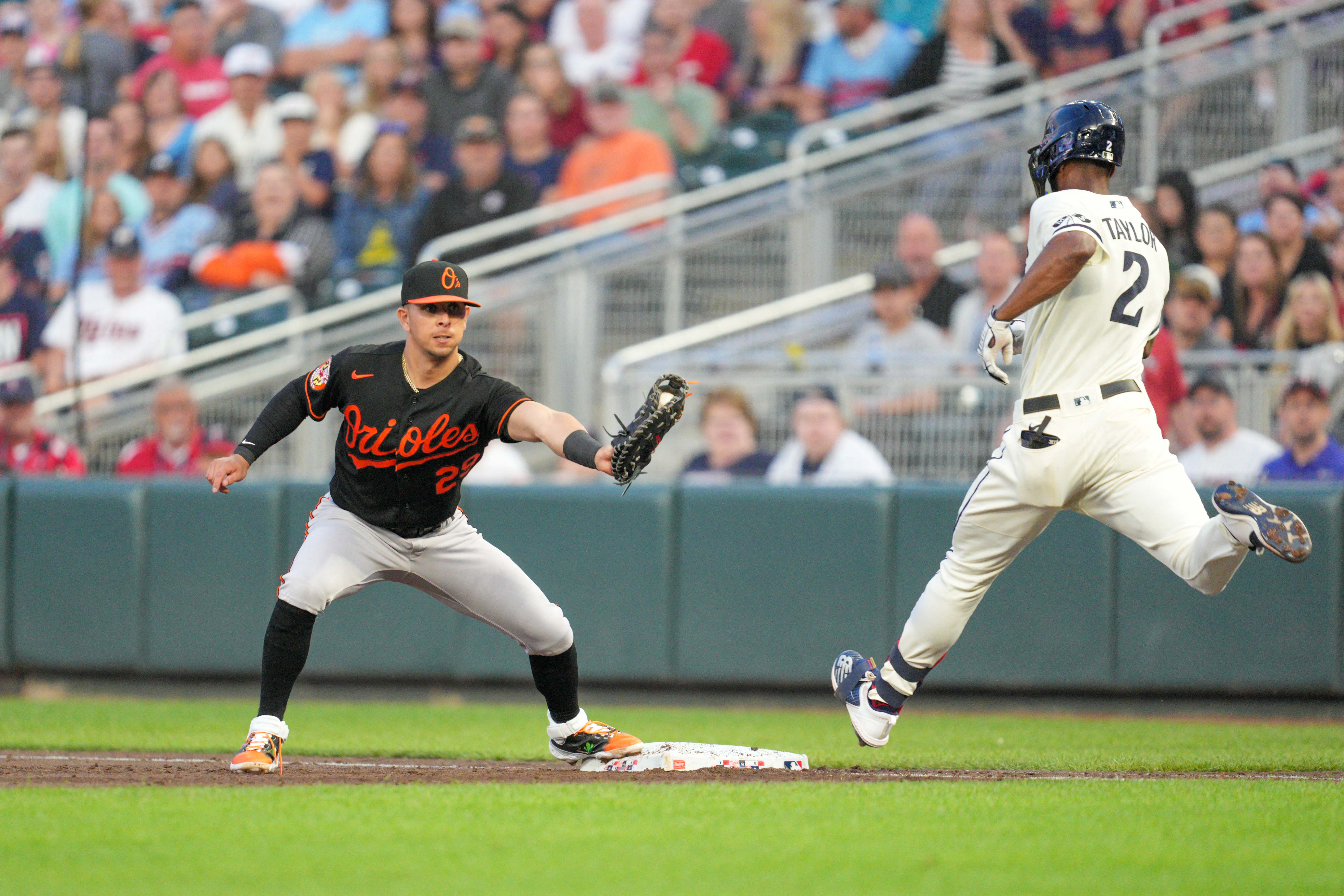 Two-run 10th inning pushes Orioles past Twins