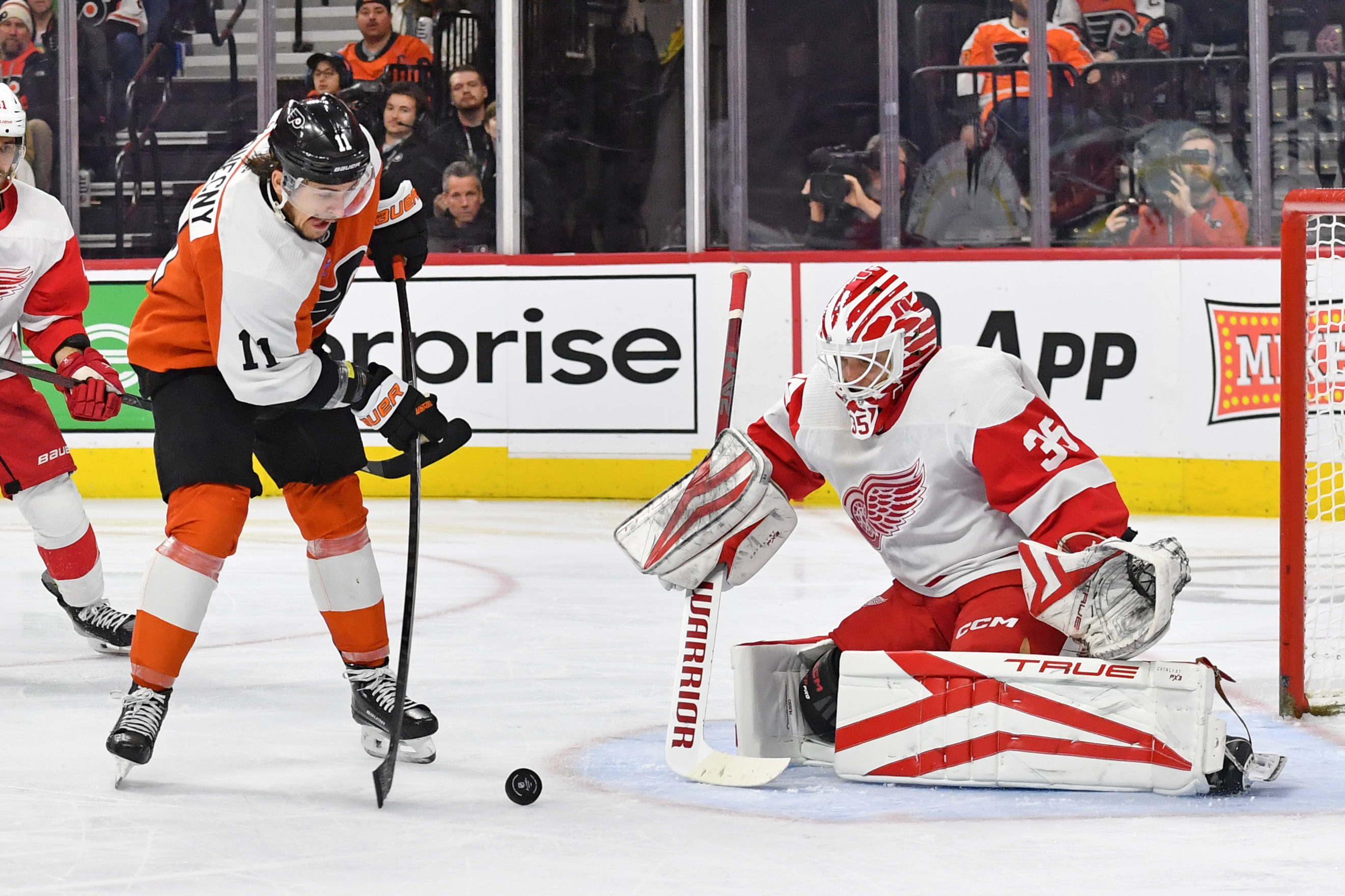 Sam Ersson, Flyers Stave Off Red Wings, 1-0 | Reuters