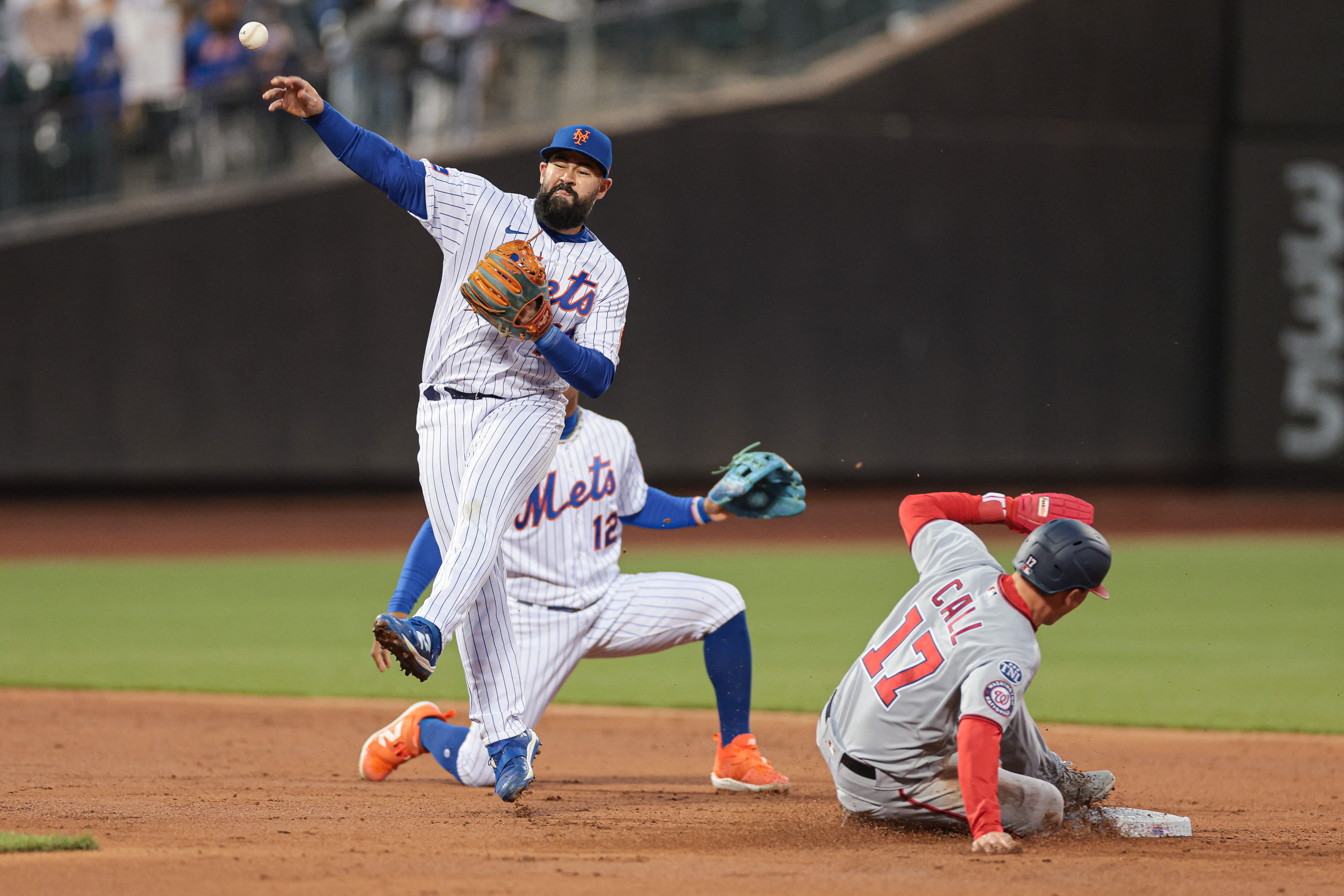 Gray, Ruiz propel Nationals to 5-0 win over Mets