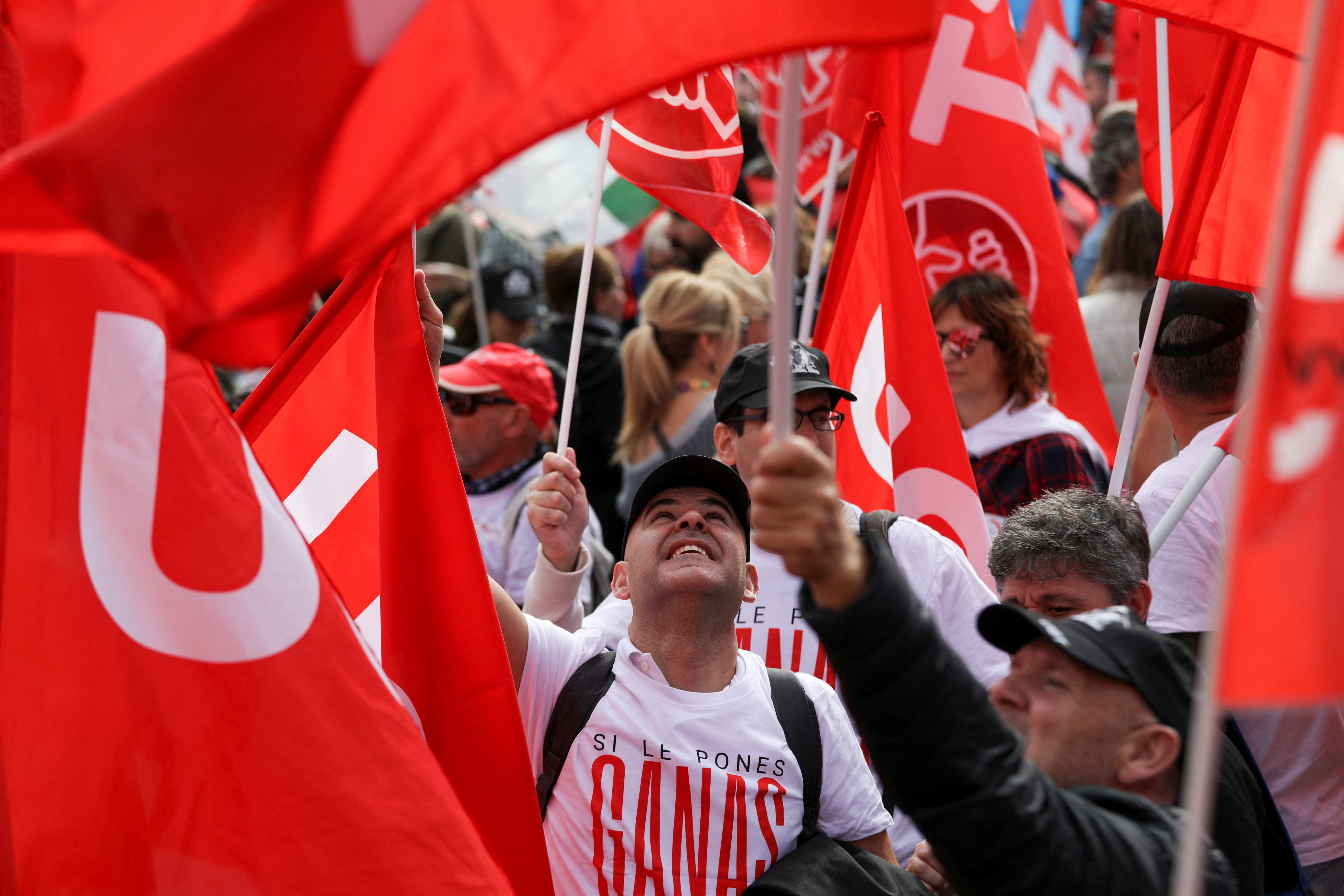 Thousands rally in Spain to demand pay hikes amid high inflation | Reuters