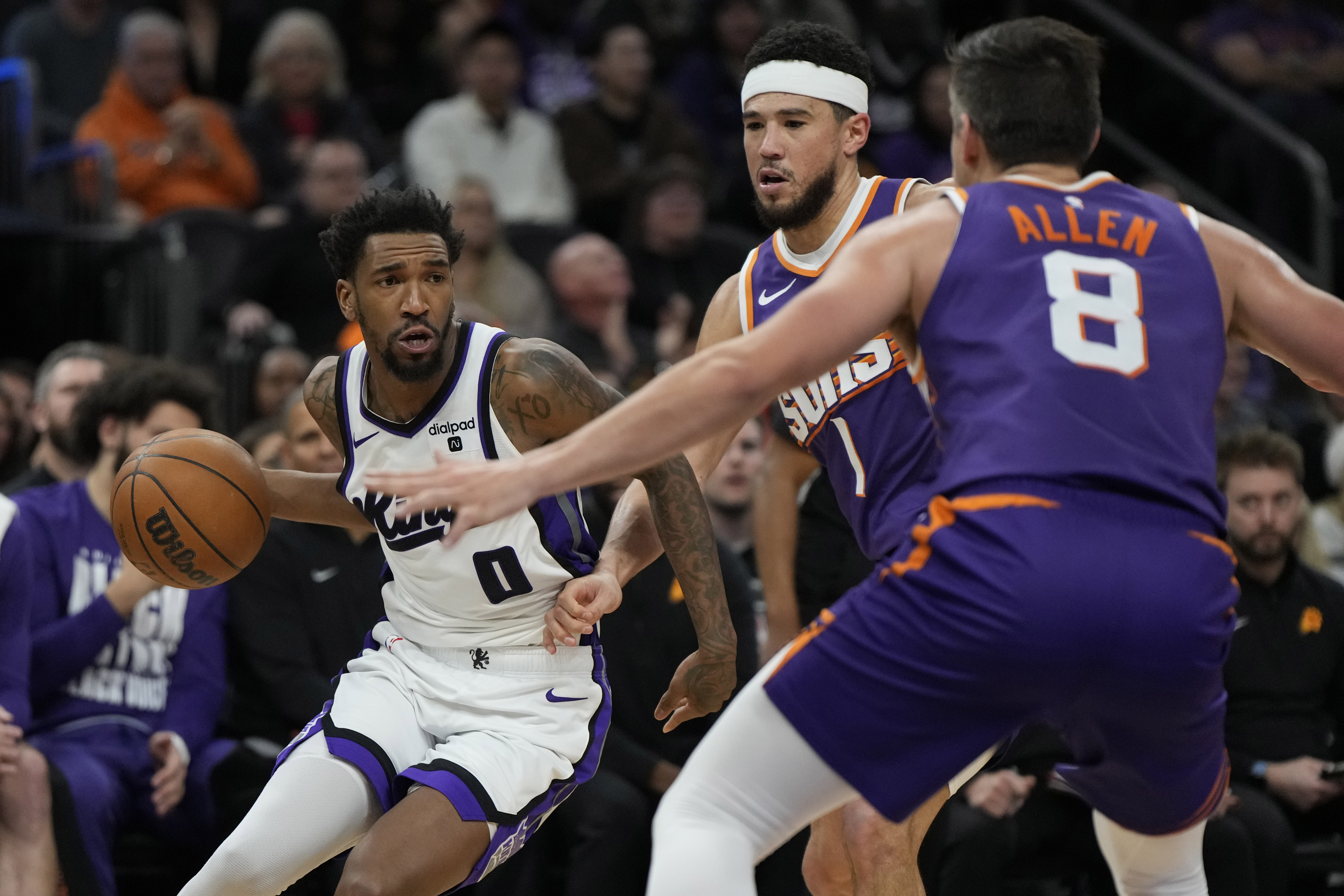 Suns outlast Kings following wild finish