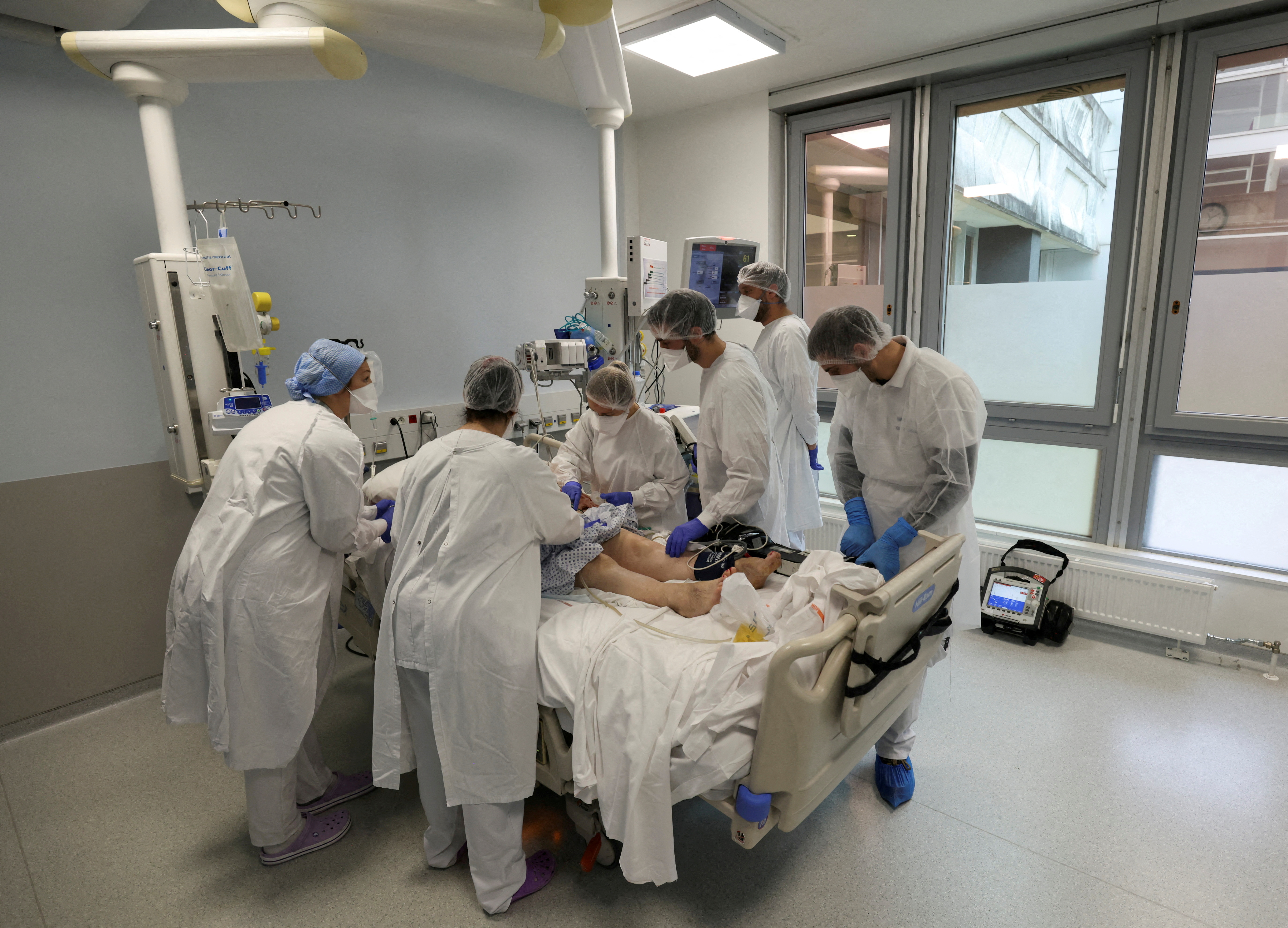 Medical personnel work at the Intensive Care Unit (ICU) for COVID-19 patients at the Emile Muller GHRMSA hospital in Mulhouse, France, December 16, 2021. REUTERS/Yves Herman