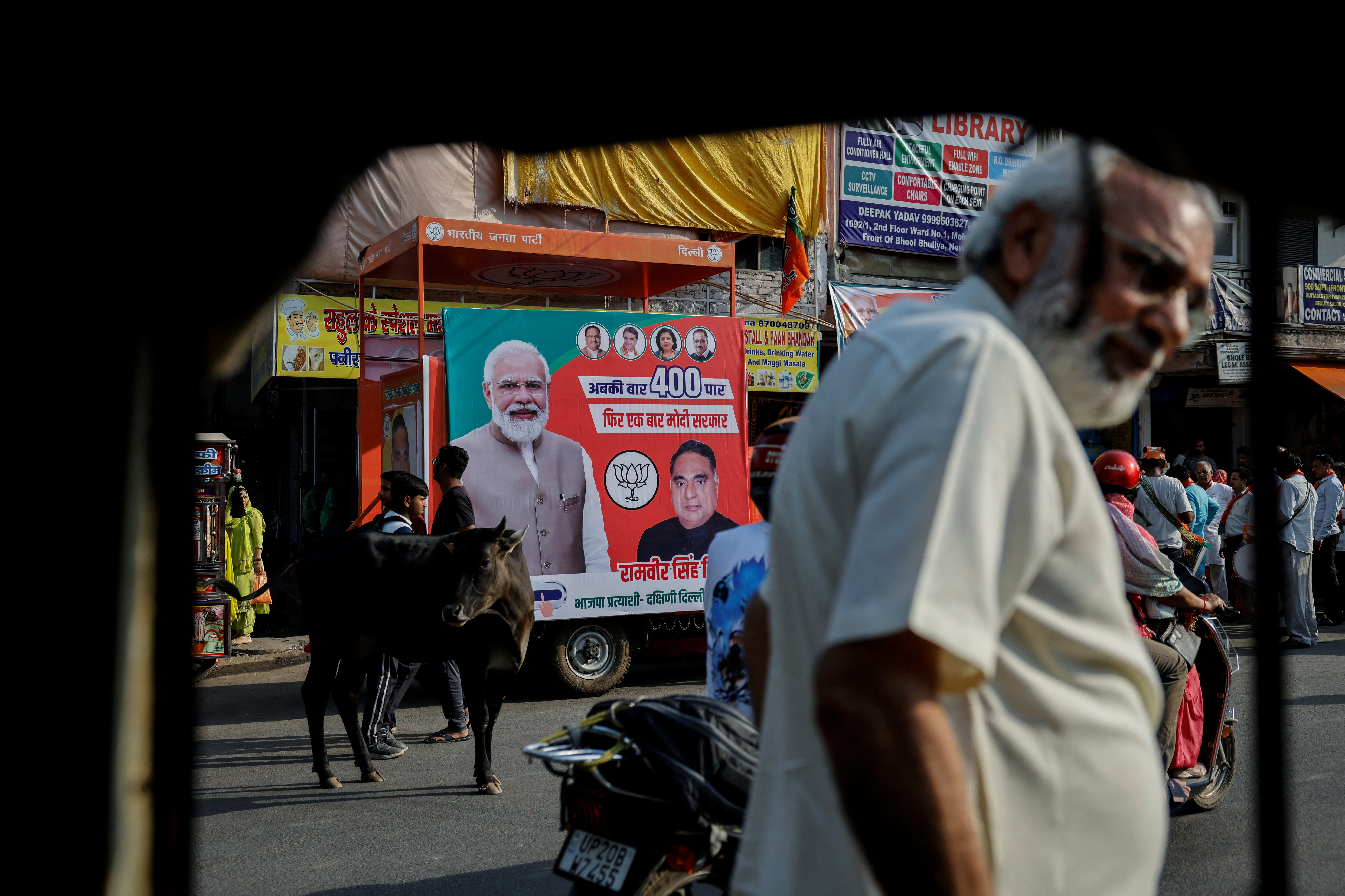 The Wider Image: Indian election casts spotlight on Modi look-alikes