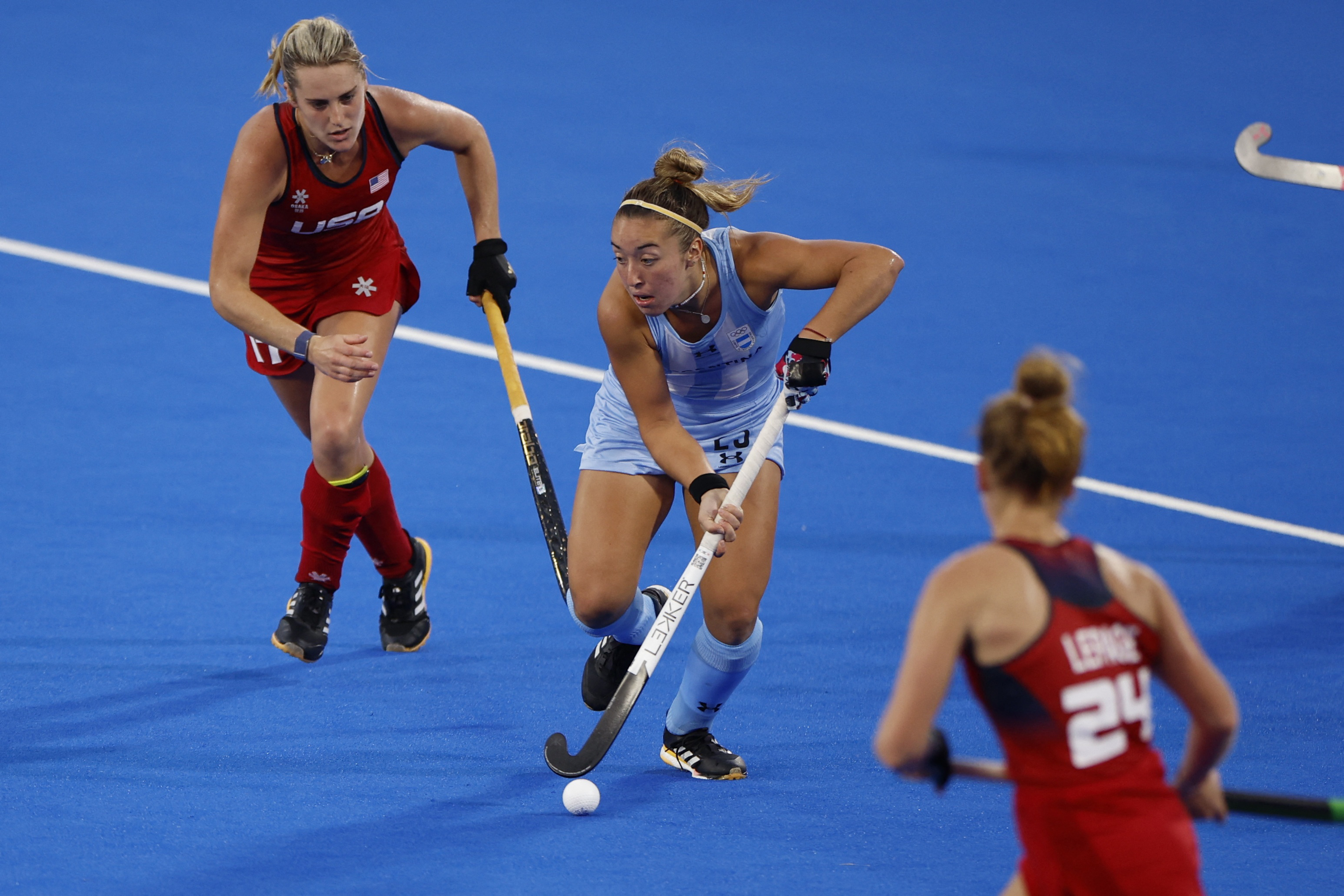 Hockey: Argentina women beat US, Dutch thrash France in wet start | Reuters