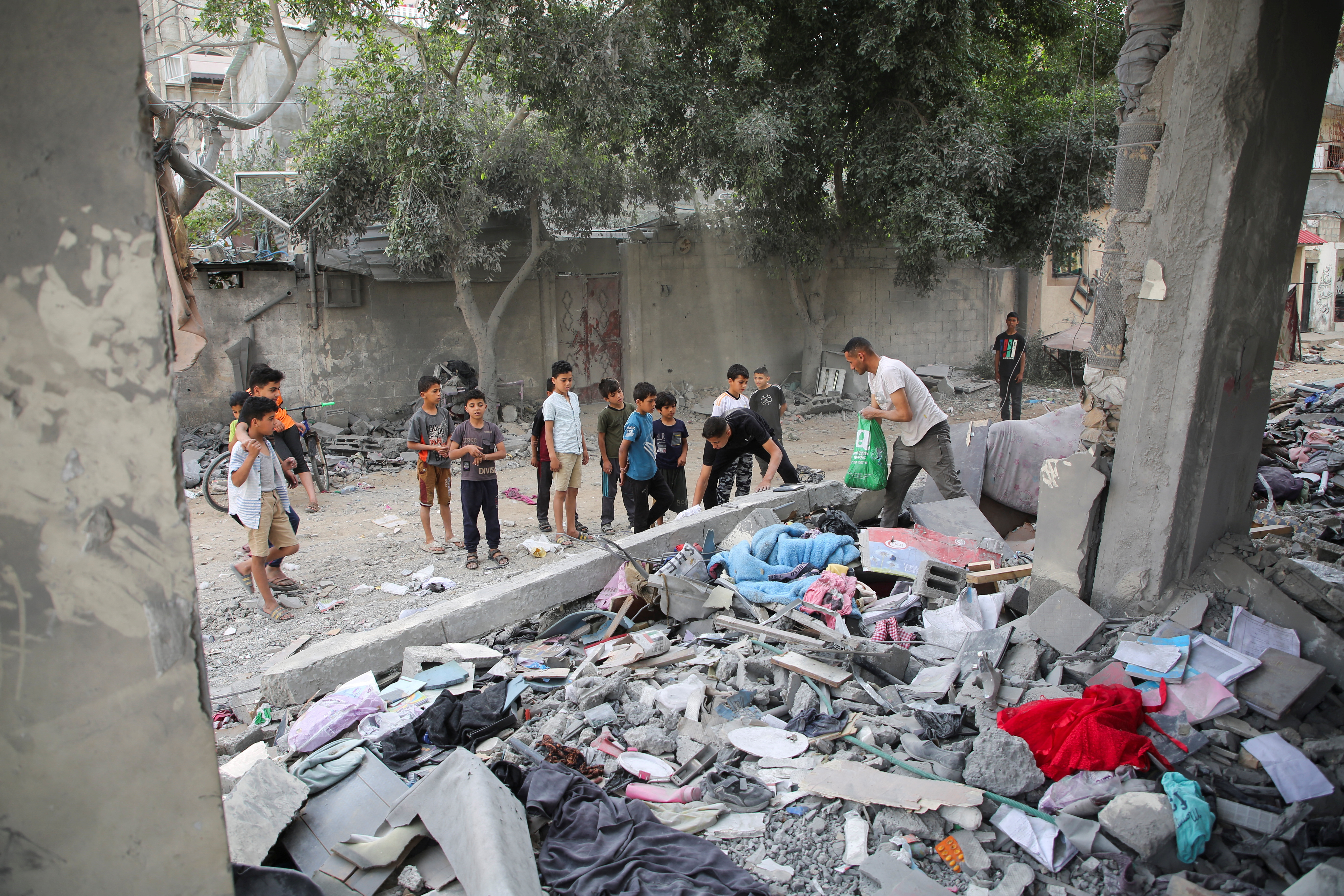 Israel intensifies strikes on Rafah ahead of threatened invasion | Reuters