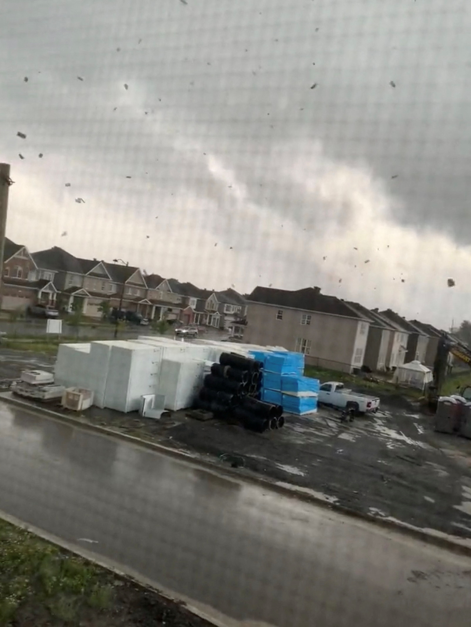 Tornado damages 125 homes in suburb of Ottawa | Reuters