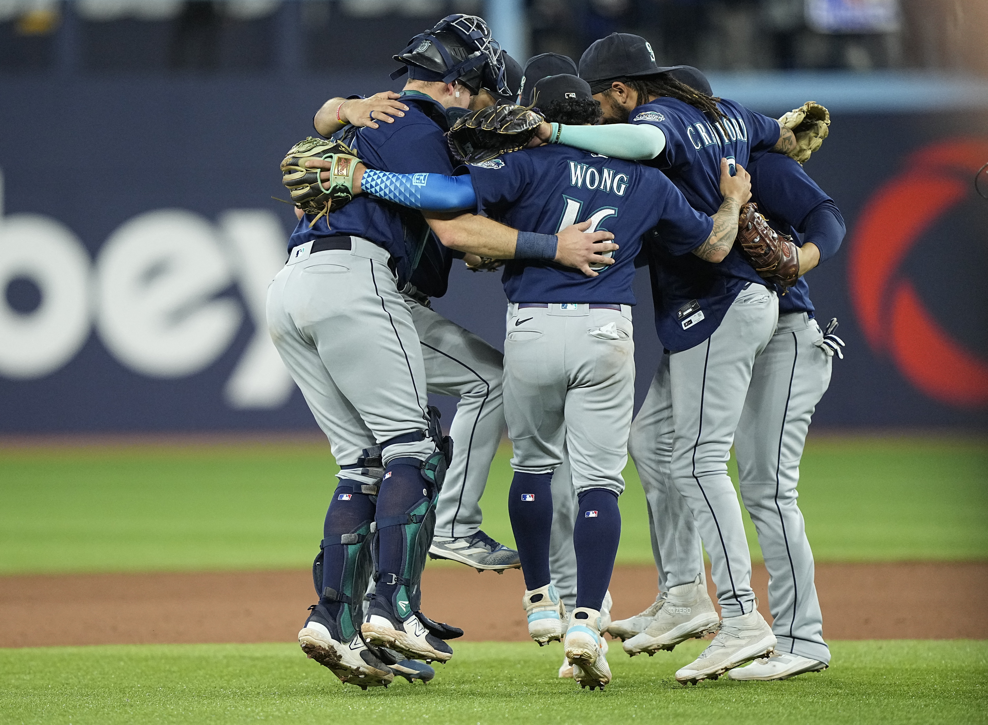 Jarred Kelenic, Teoscar Hernandez homer to back another stellar