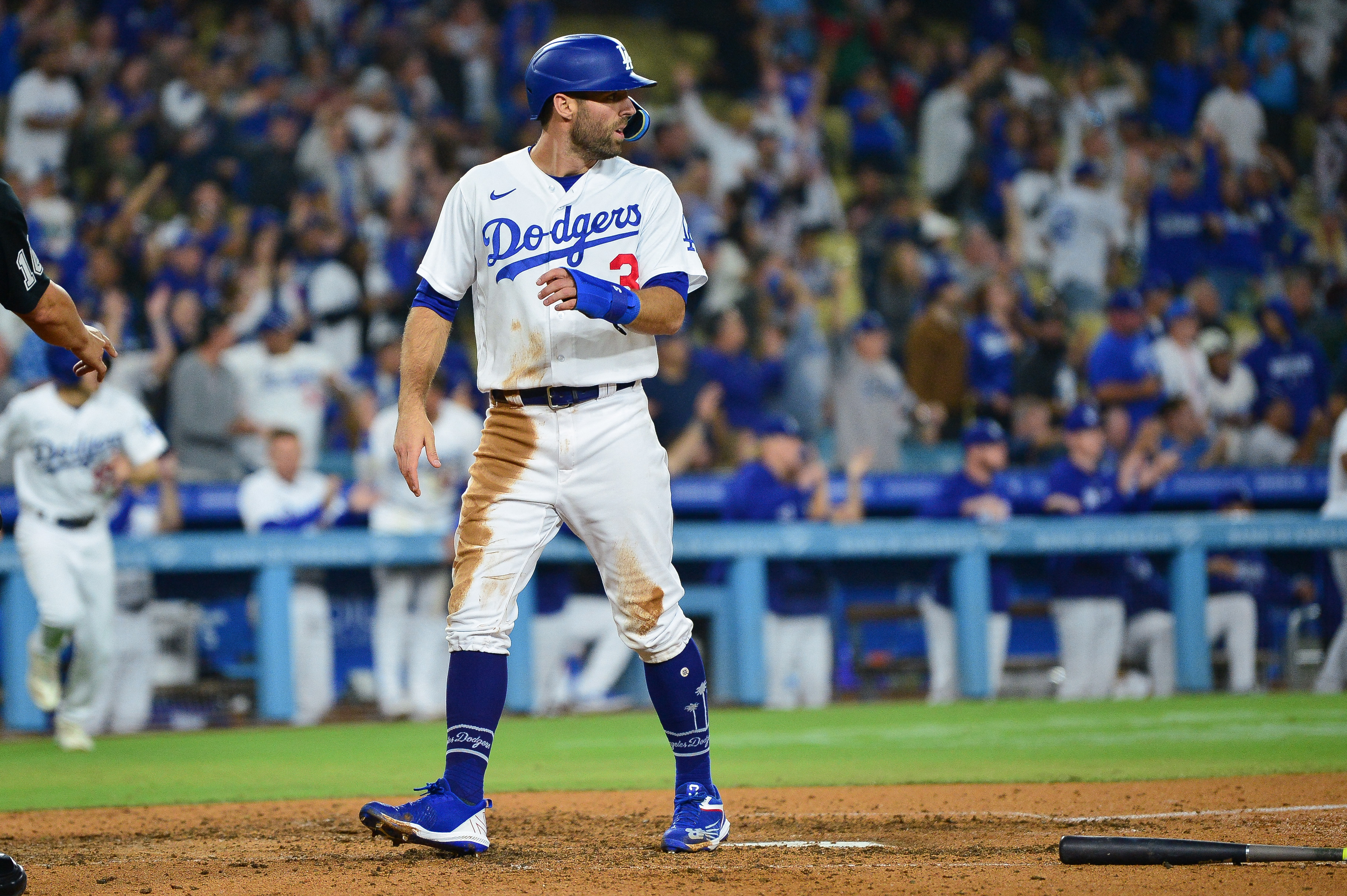 Max Muncy's walk-off hit lifts Dodgers to 5th straight win