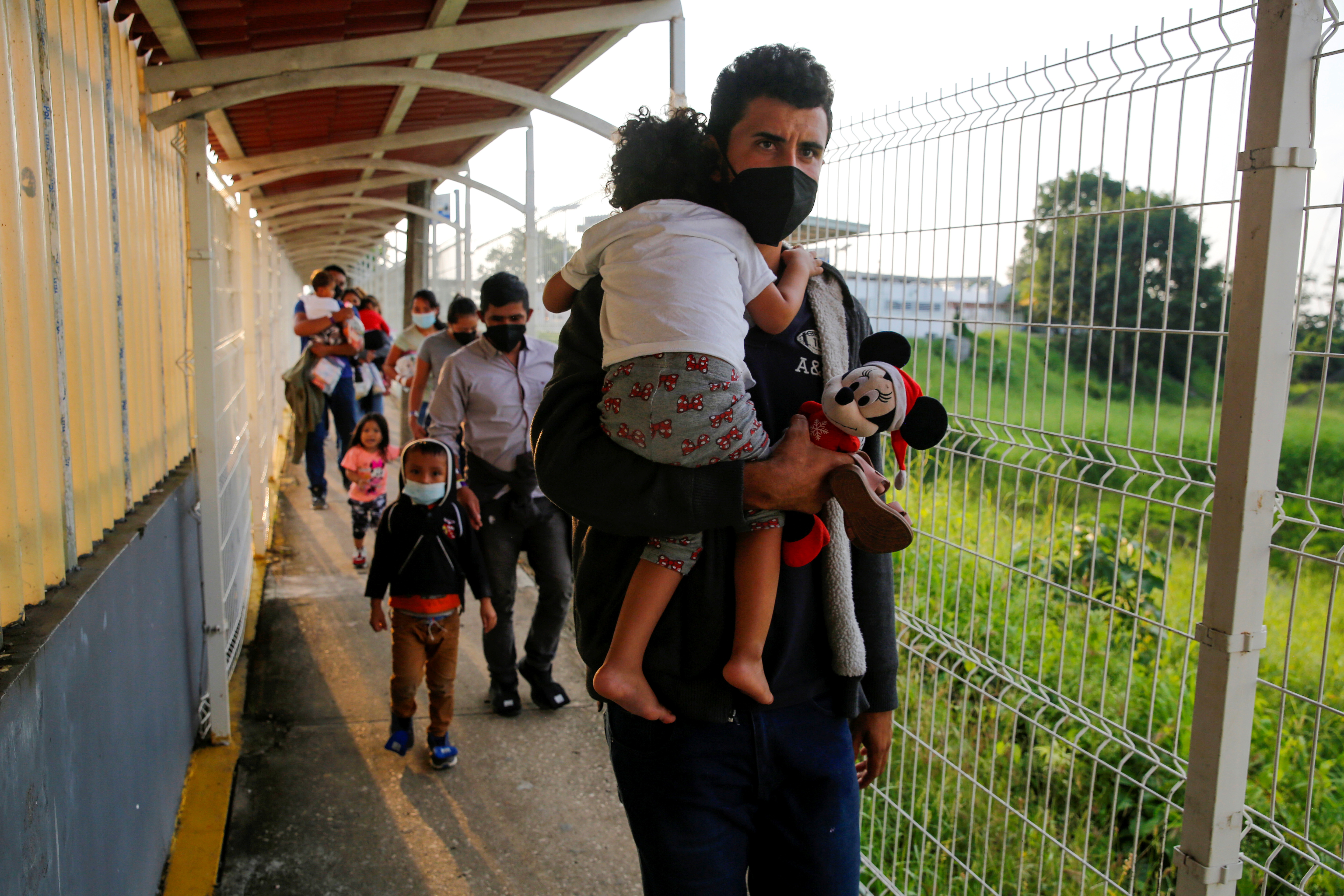 Central American migrants cross the border between Mexico and Guatemala, after being expelled by U.S. and Mexican officials, in El Ceibo, Guatemala August 16, 2021. REUTERS/Luis Echeverria