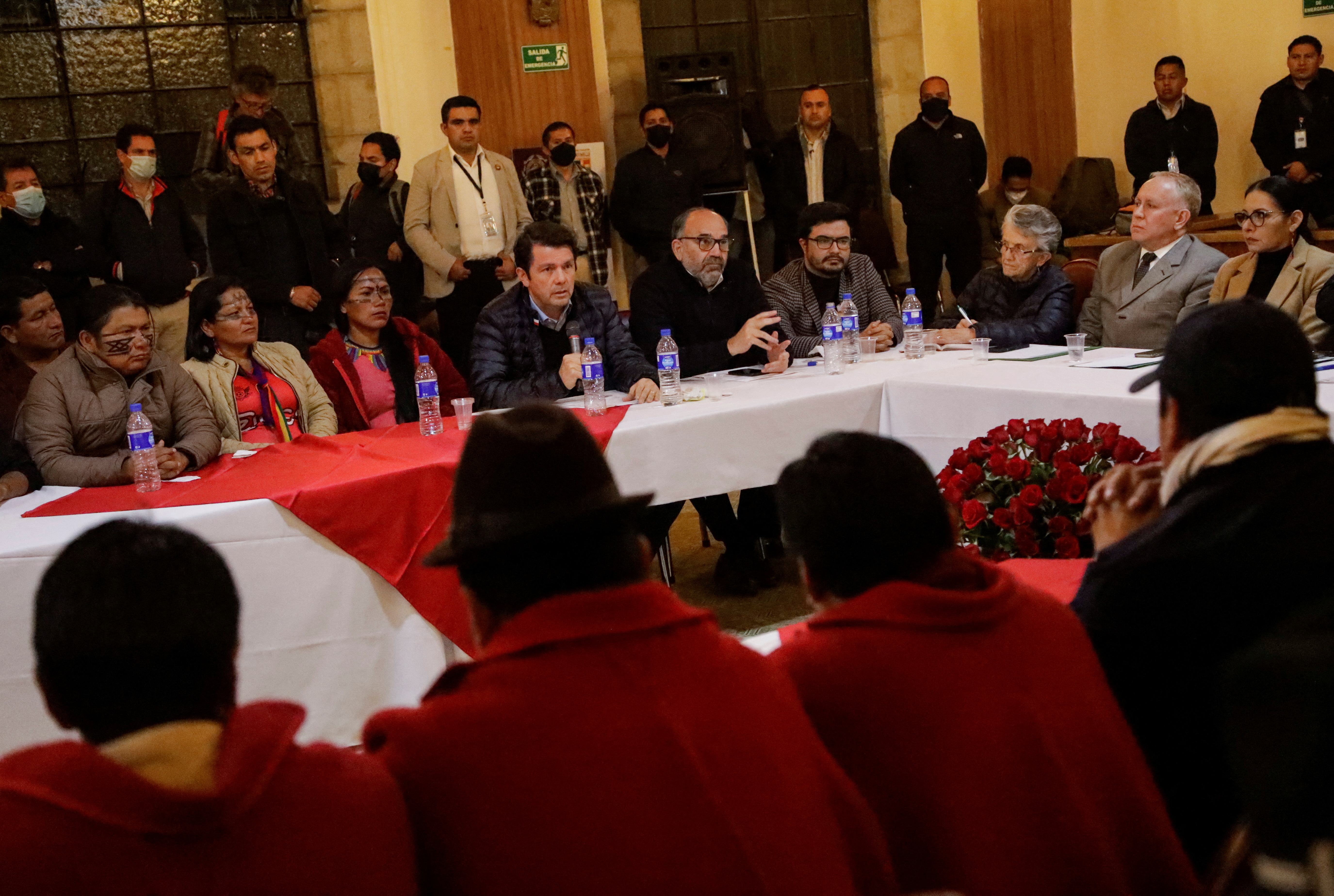 Ecuador indigenous leaders agree to meet with government