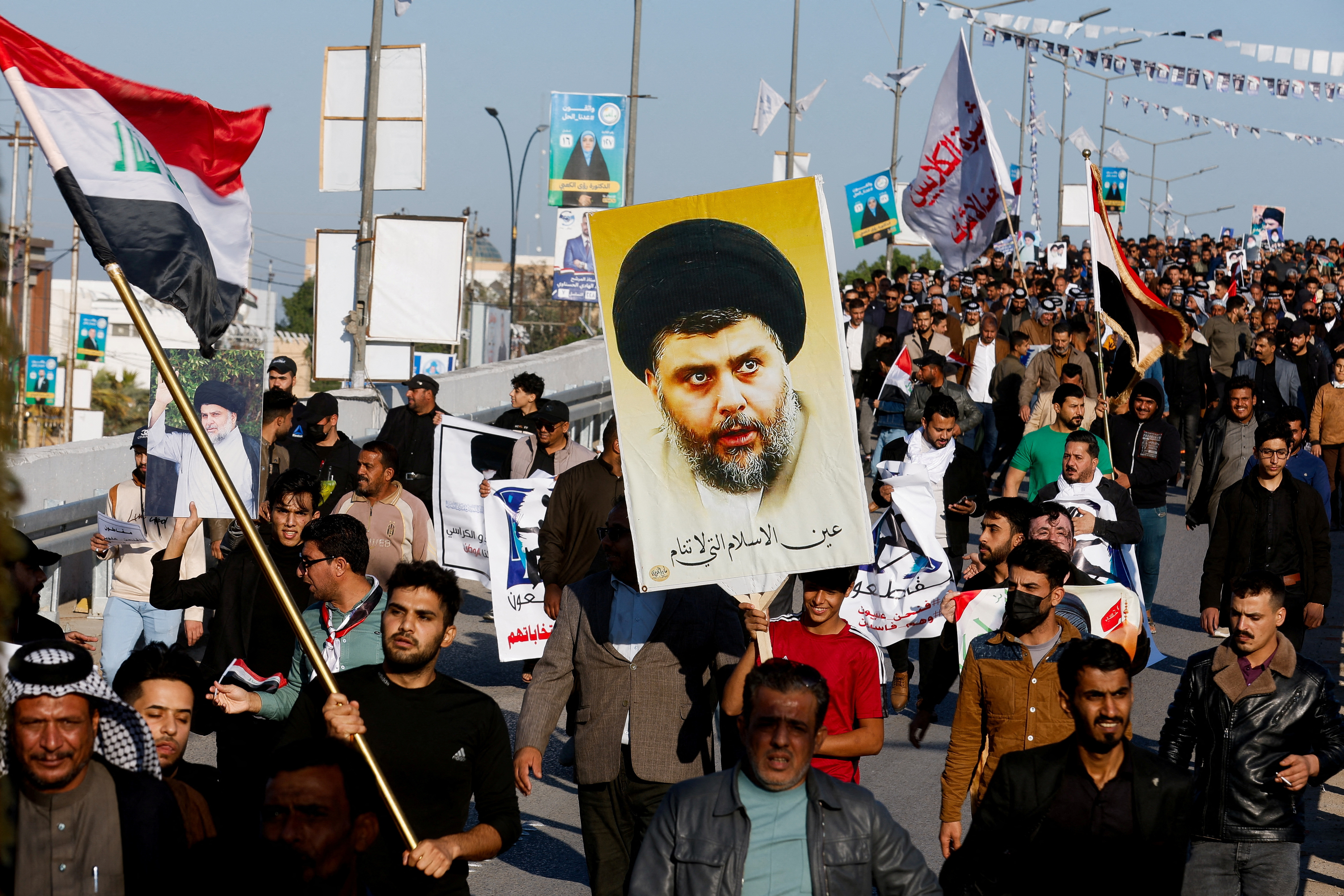 イラクのシーア派有力者サドル師、来年議会選での政界復帰視野か