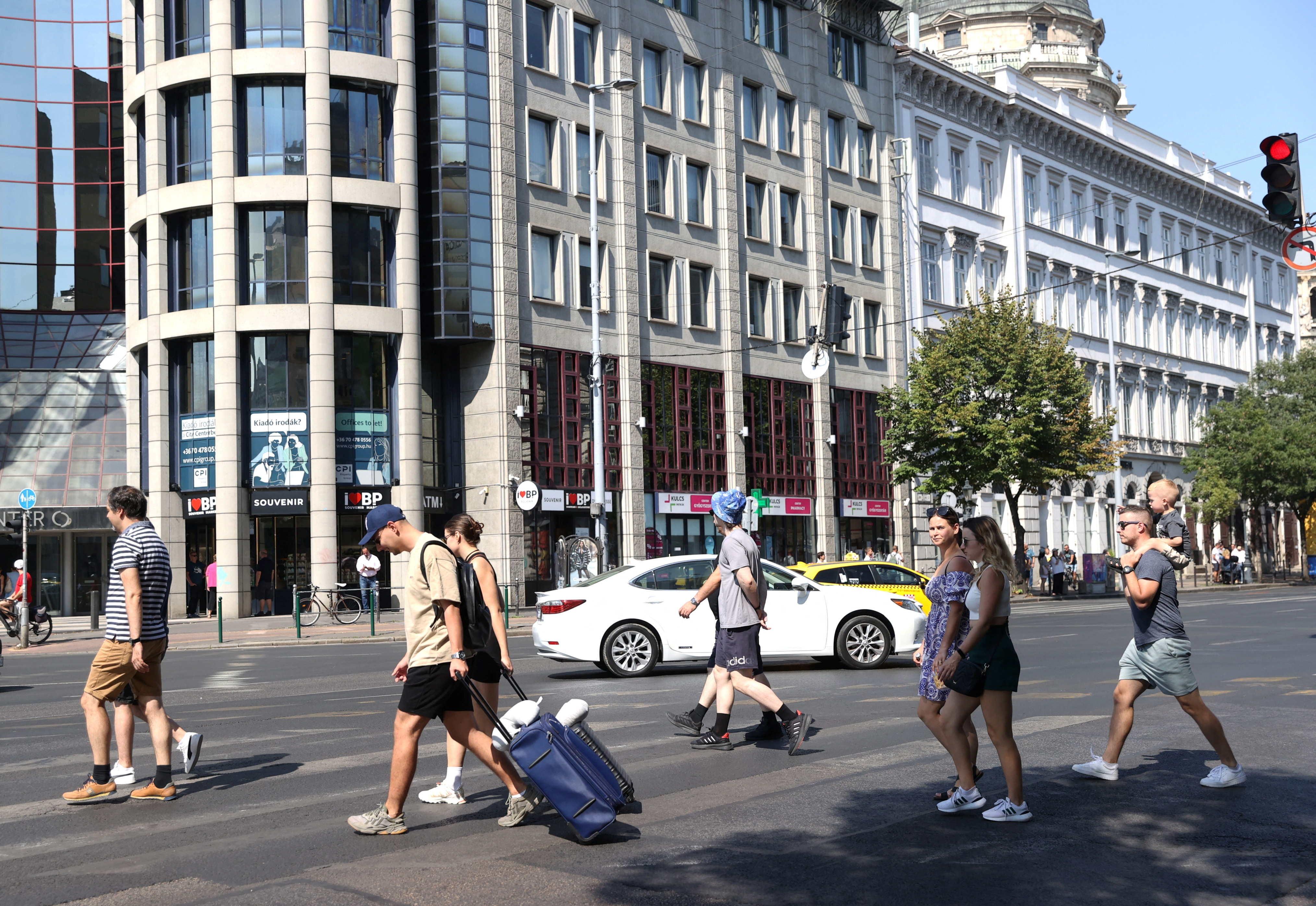 Hungary mulls freeze on Airbnb licences in Budapest | Reuters