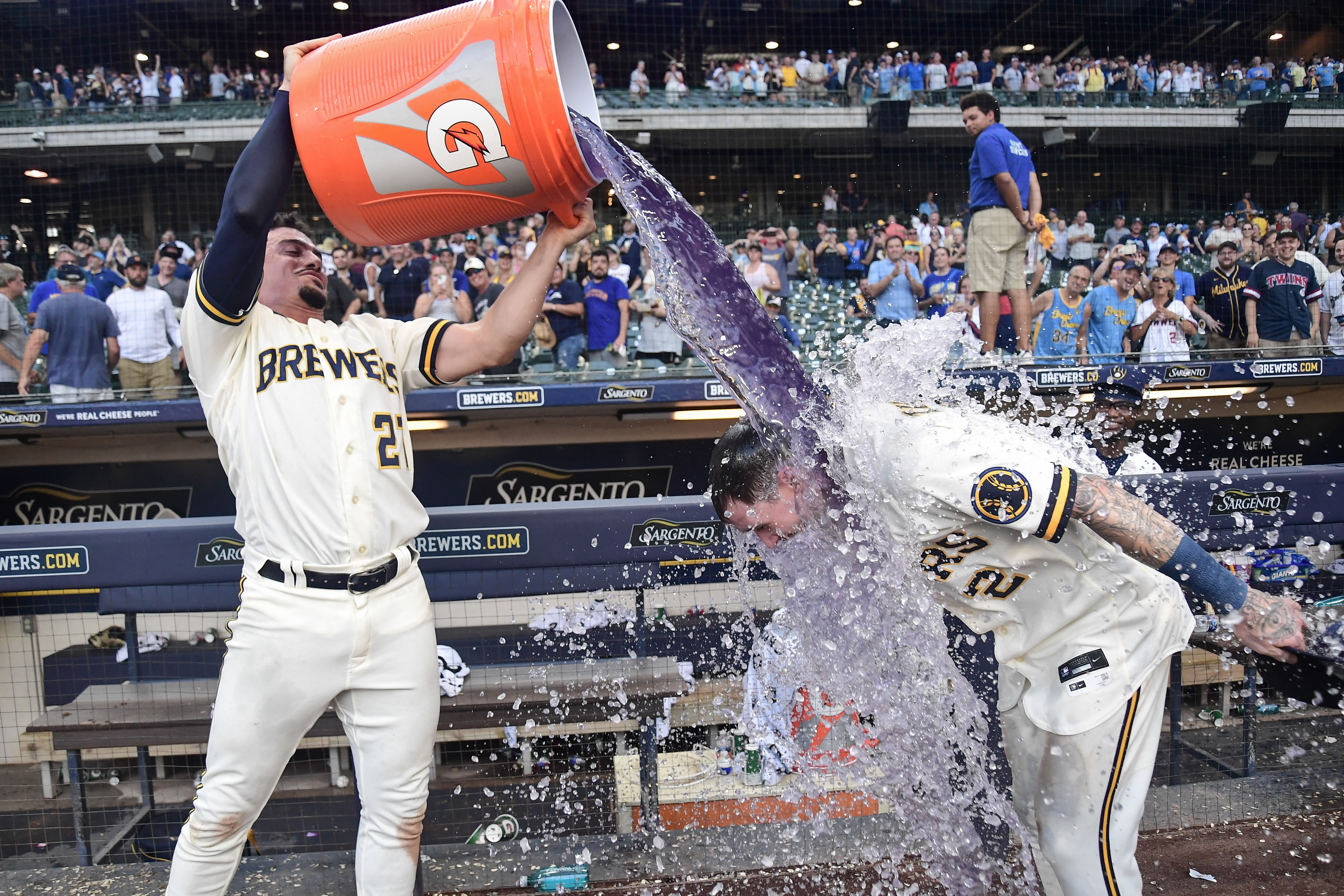 Miranda HR gives Twins walk-off, 4-1 win against Brewers