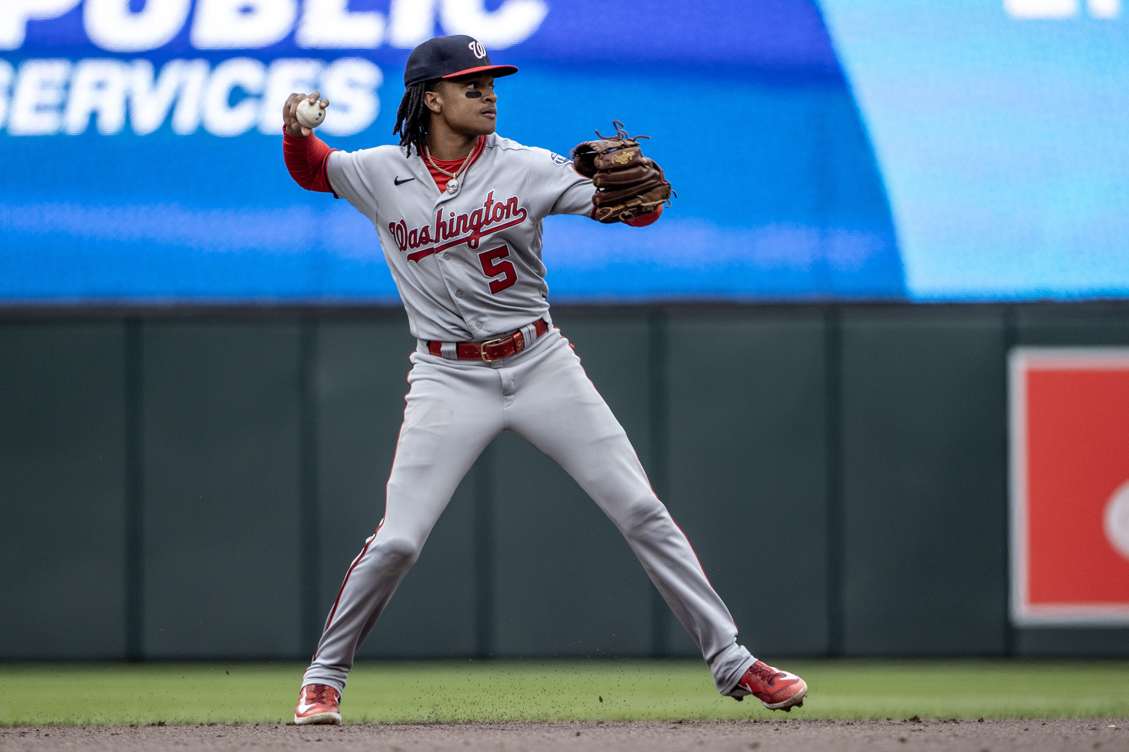 Nationals strike early, pull away to rout Twins