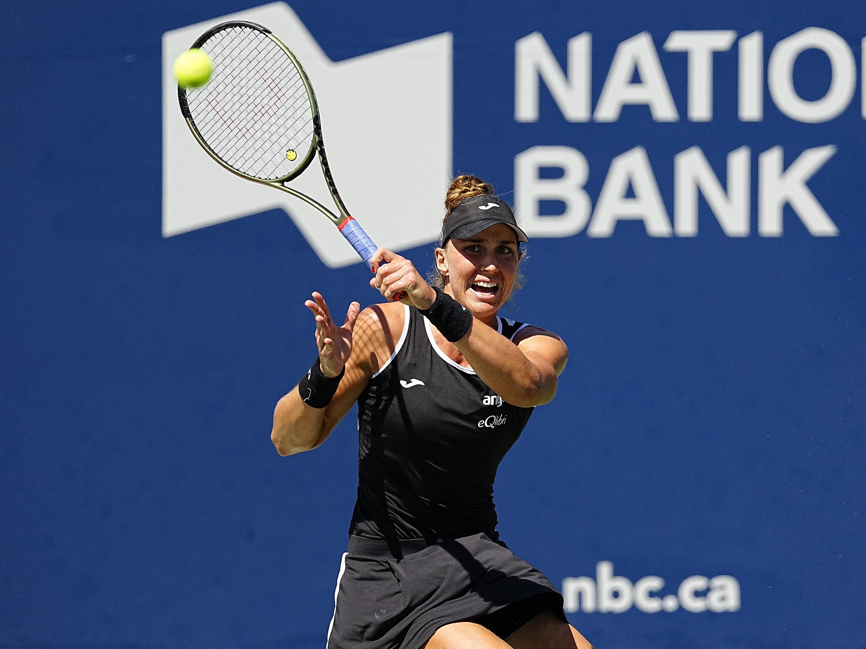 Halep beats Haddad Maia for third Canadian Open title