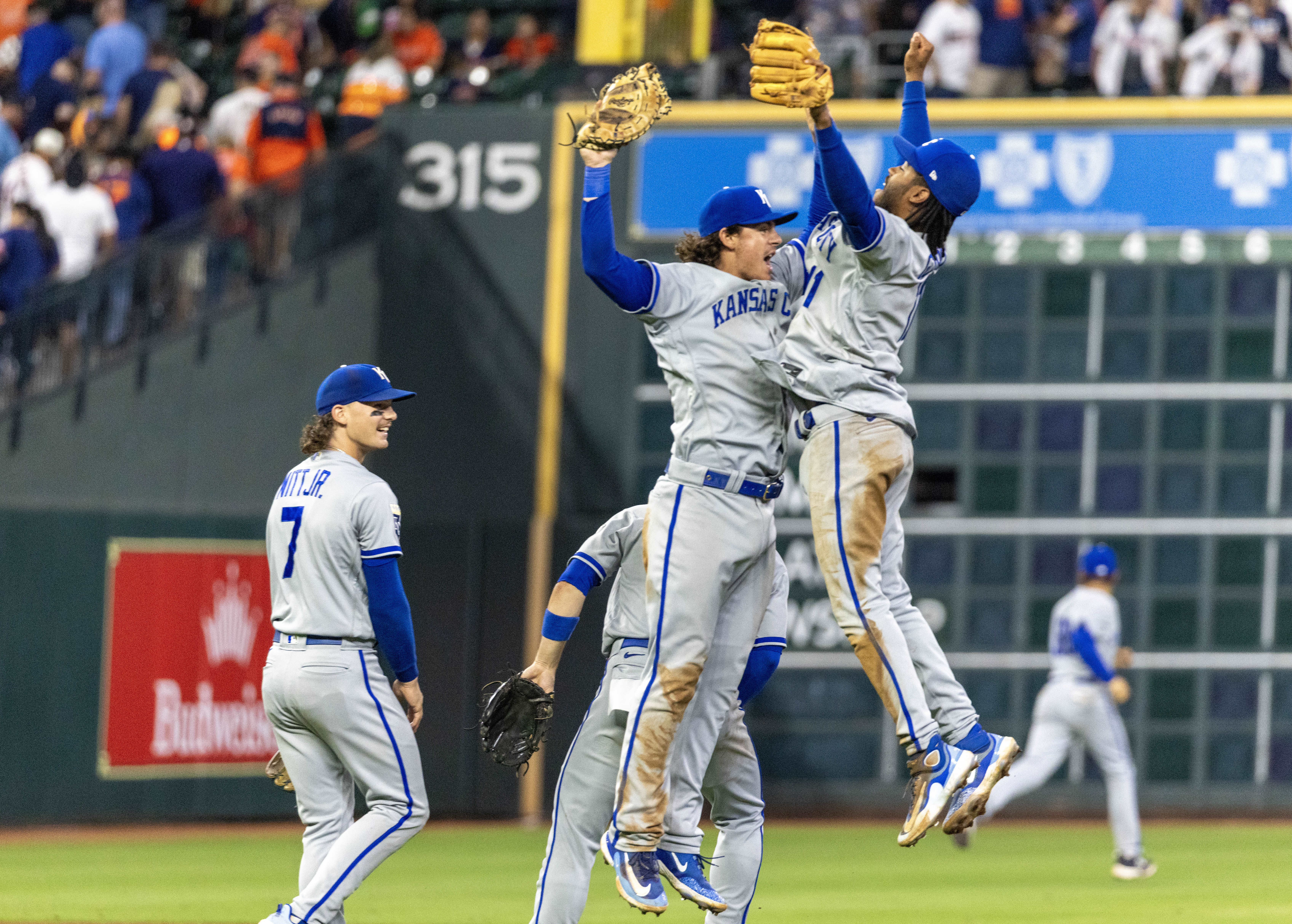 Hot Royals hand Astros another damaging setback