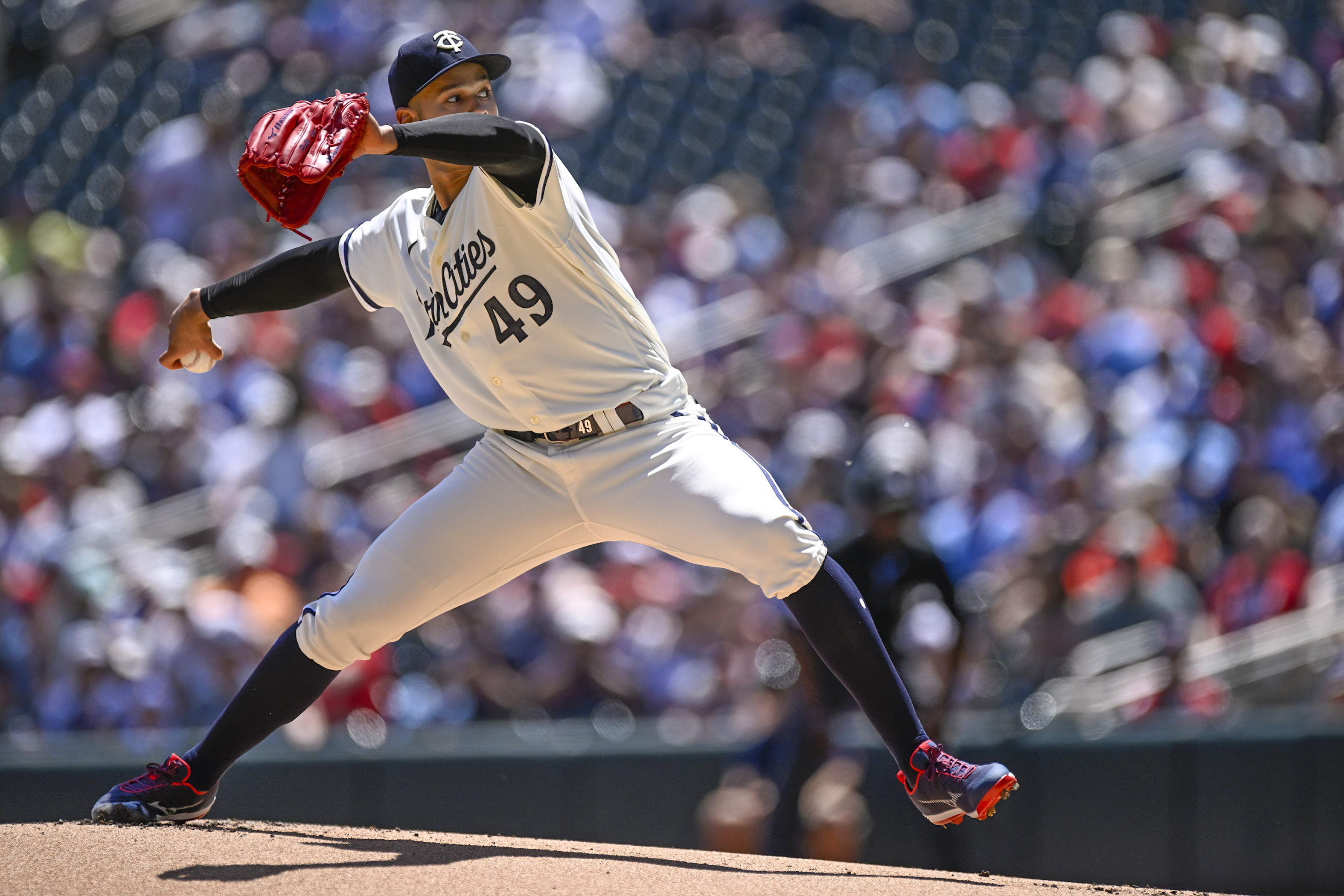 Willi Castro homers twice to propel Twins past Blue Jays