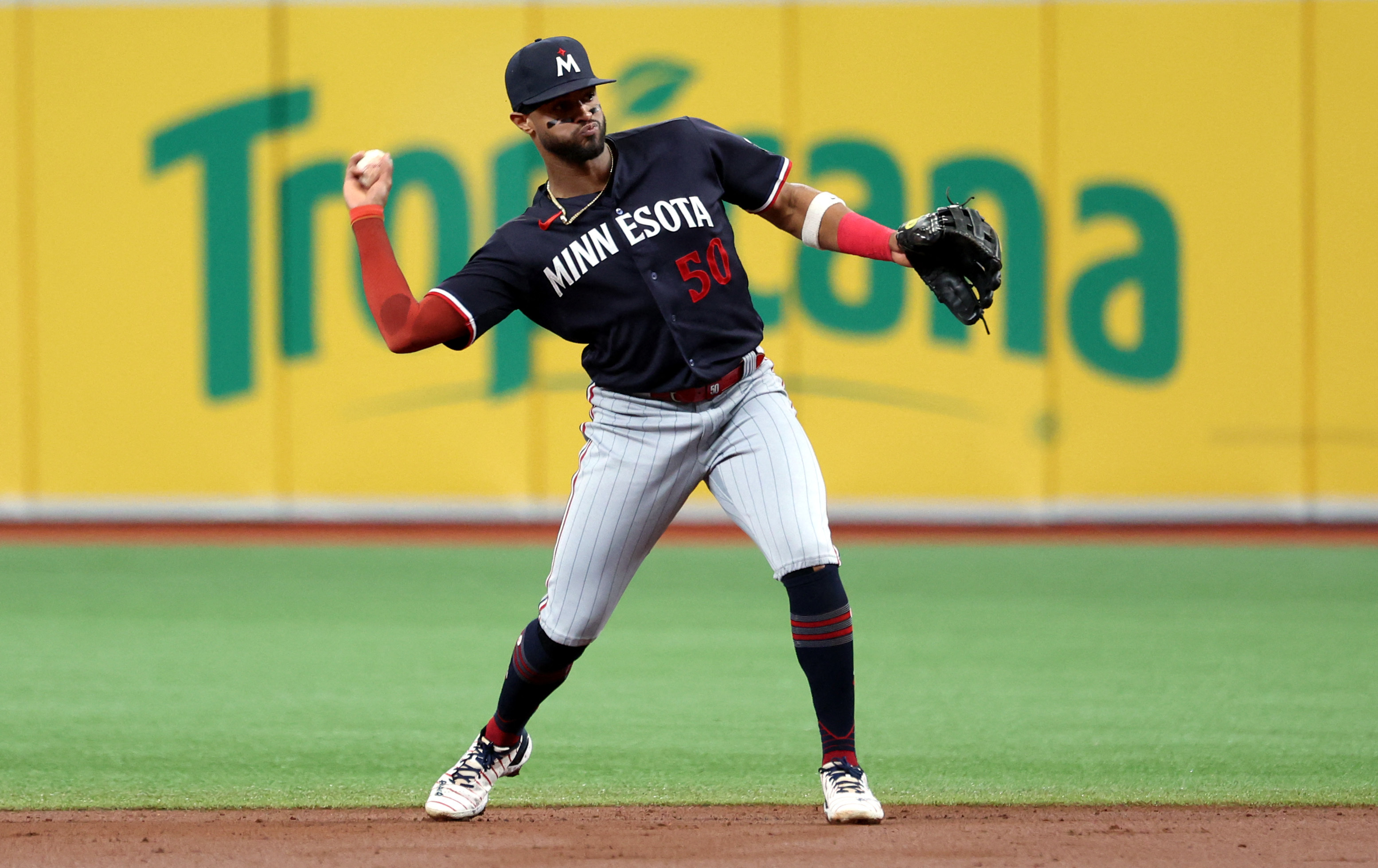 Rays hit record-tying six homers in blasting Twins