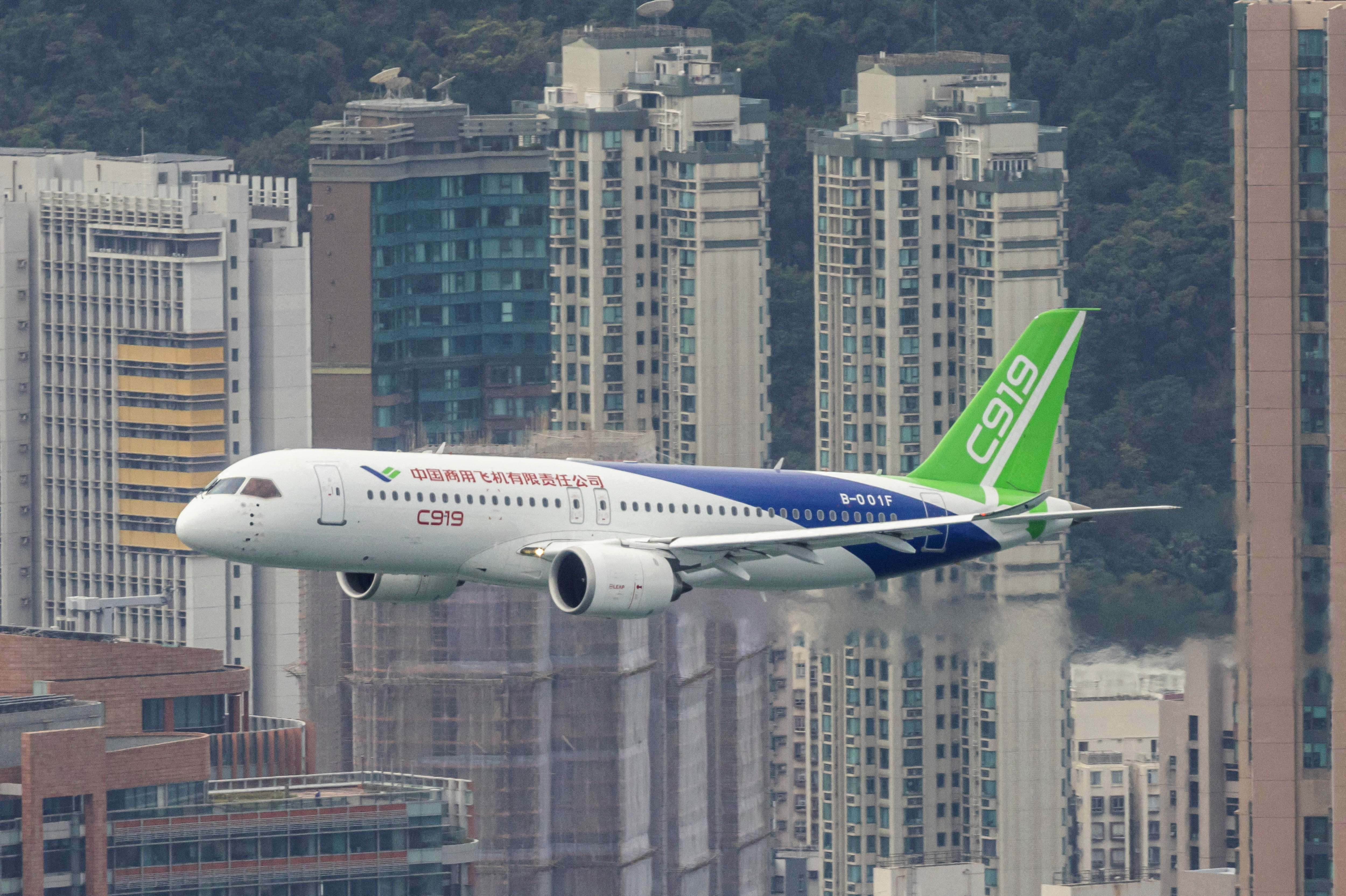 中国東方航空 C919 COMAC 中国商用飛機 B-001J 1/400 Amazon.co.jp: 中国東方航空 C919 COMAC 中国商用飛機 B-001J