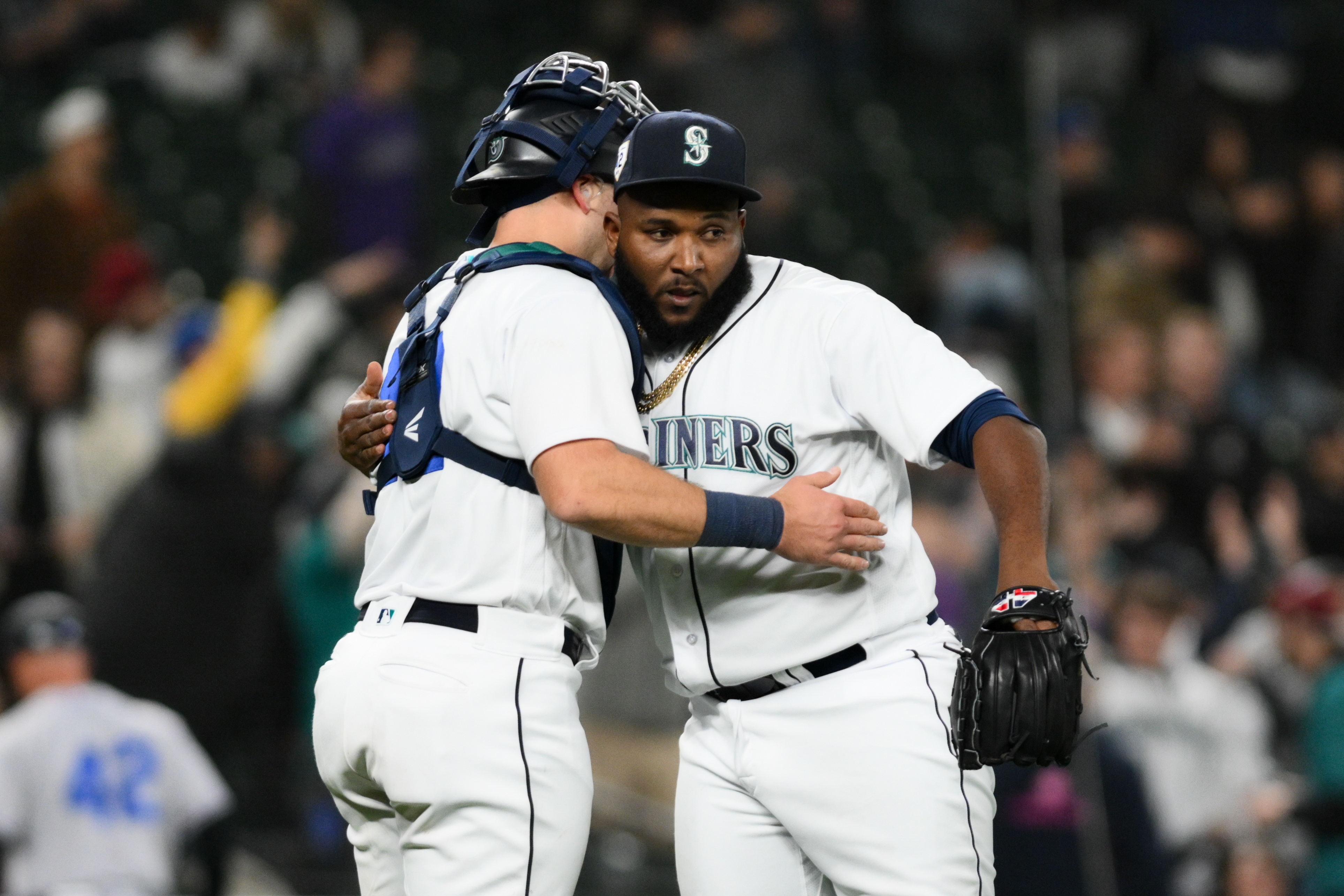 Video: Mariners' Eugenio Suarez shows off impressive soccer