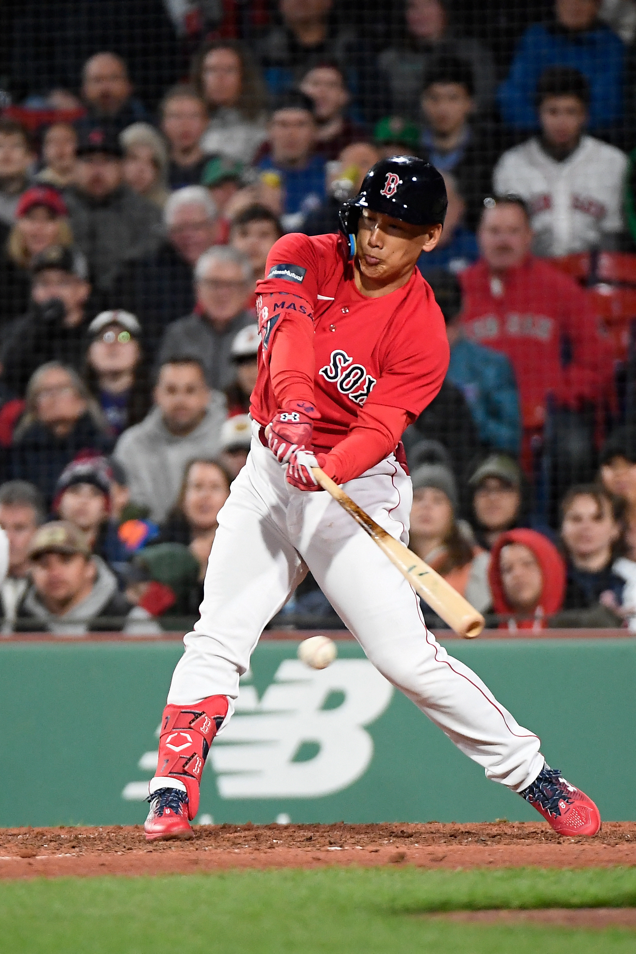 Red Sox score three in 10th inning to overtake Twins