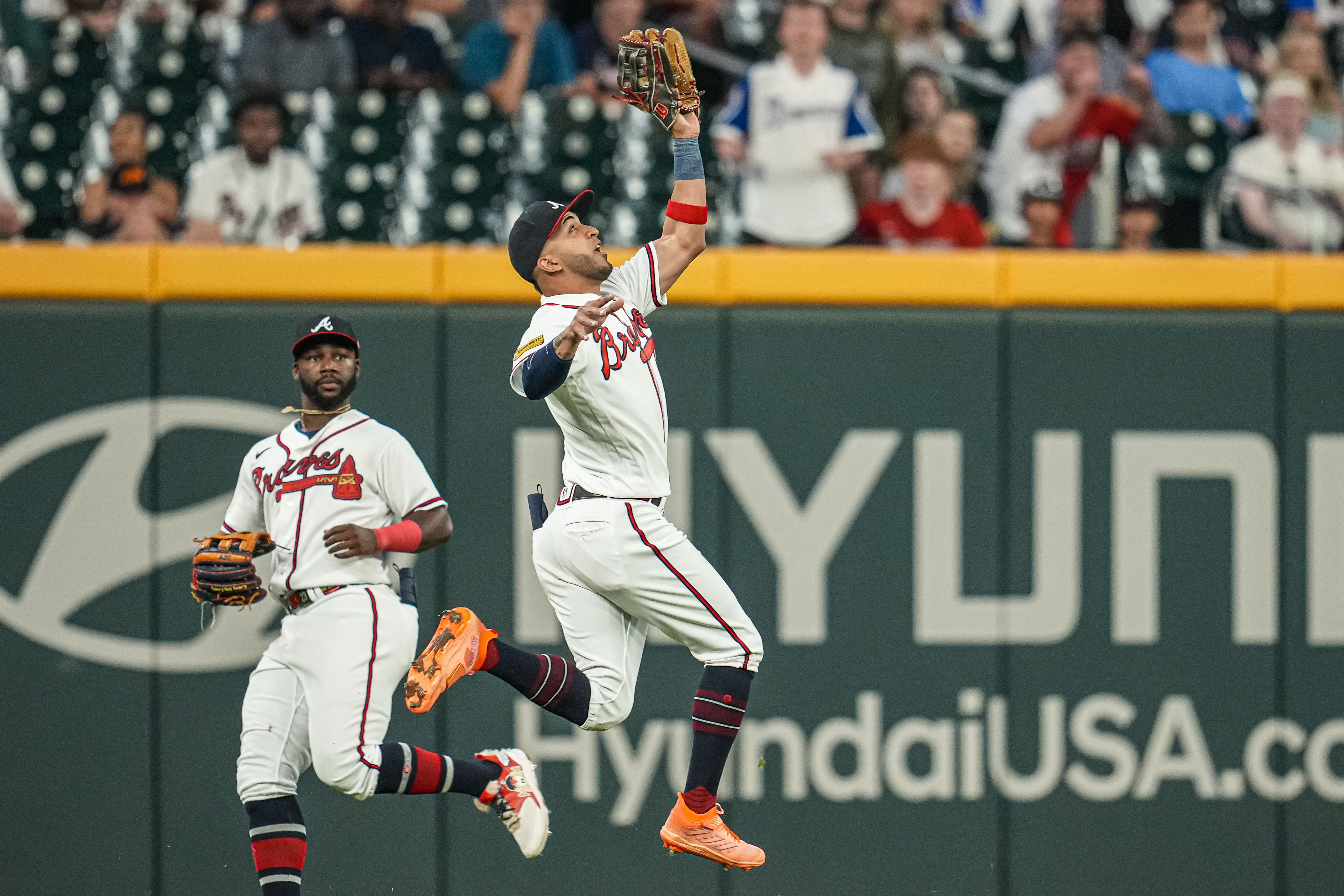 Houston, United States. 25th Oct, 2021. Atlanta Braves second baseman Ozzie  Albies (L) works out the day prior to game one of the MLB World Series at  Minute Maid Park in Houston