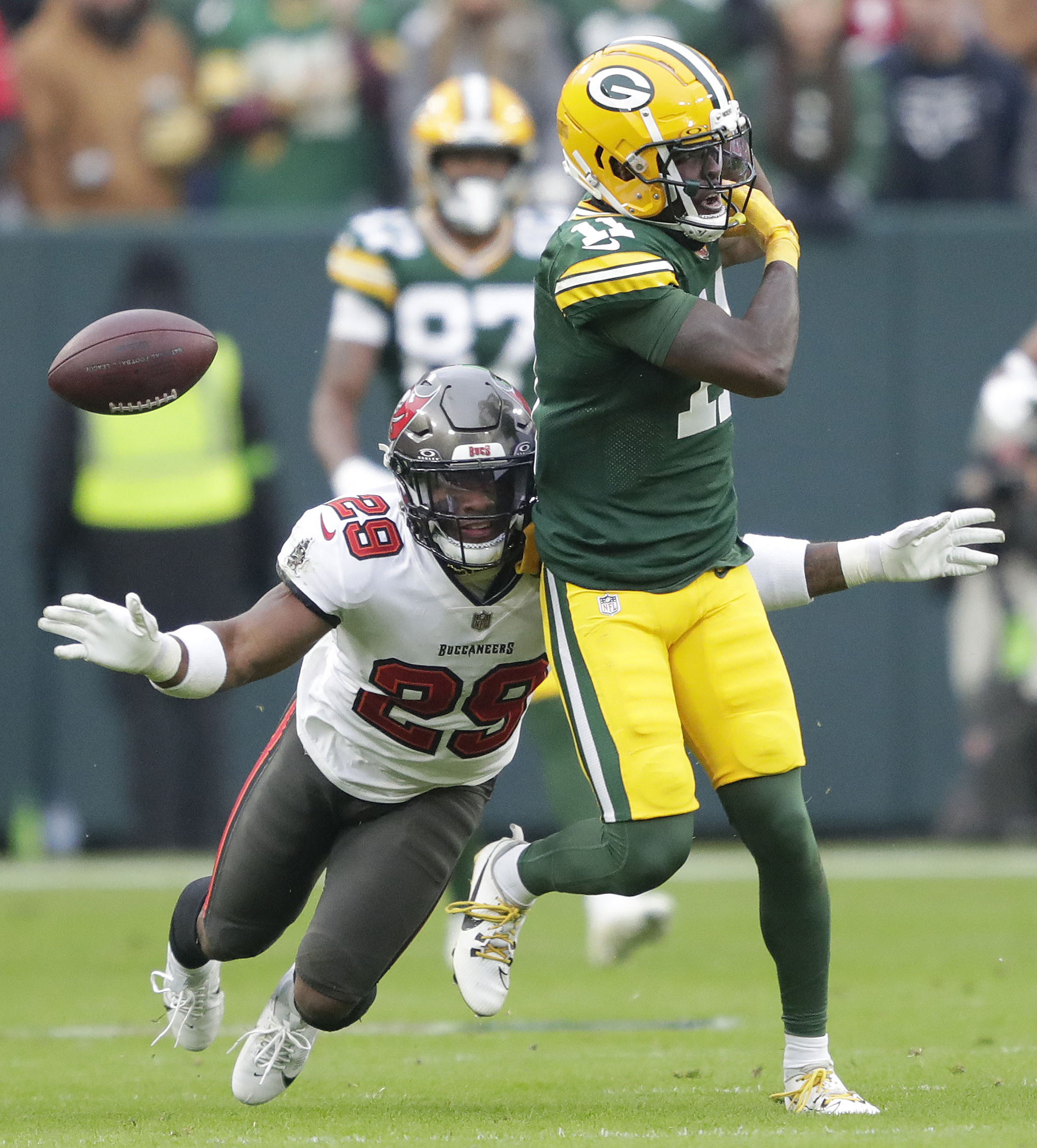 Baker Mayfield Shines As Buccaneers Defeat Packers | Reuters