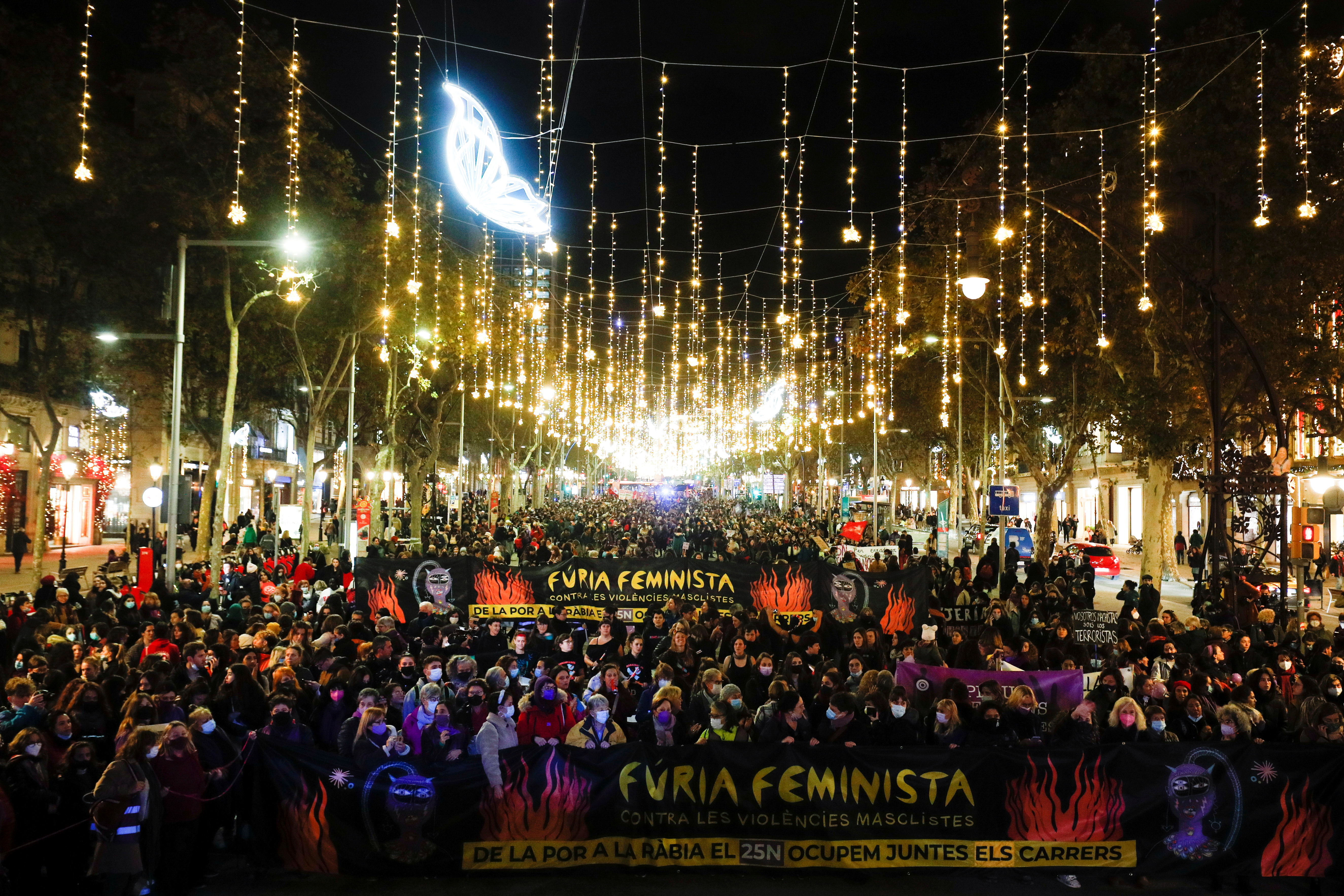 Thousands demonstrate in Spain to end violence against women - Kwiknews