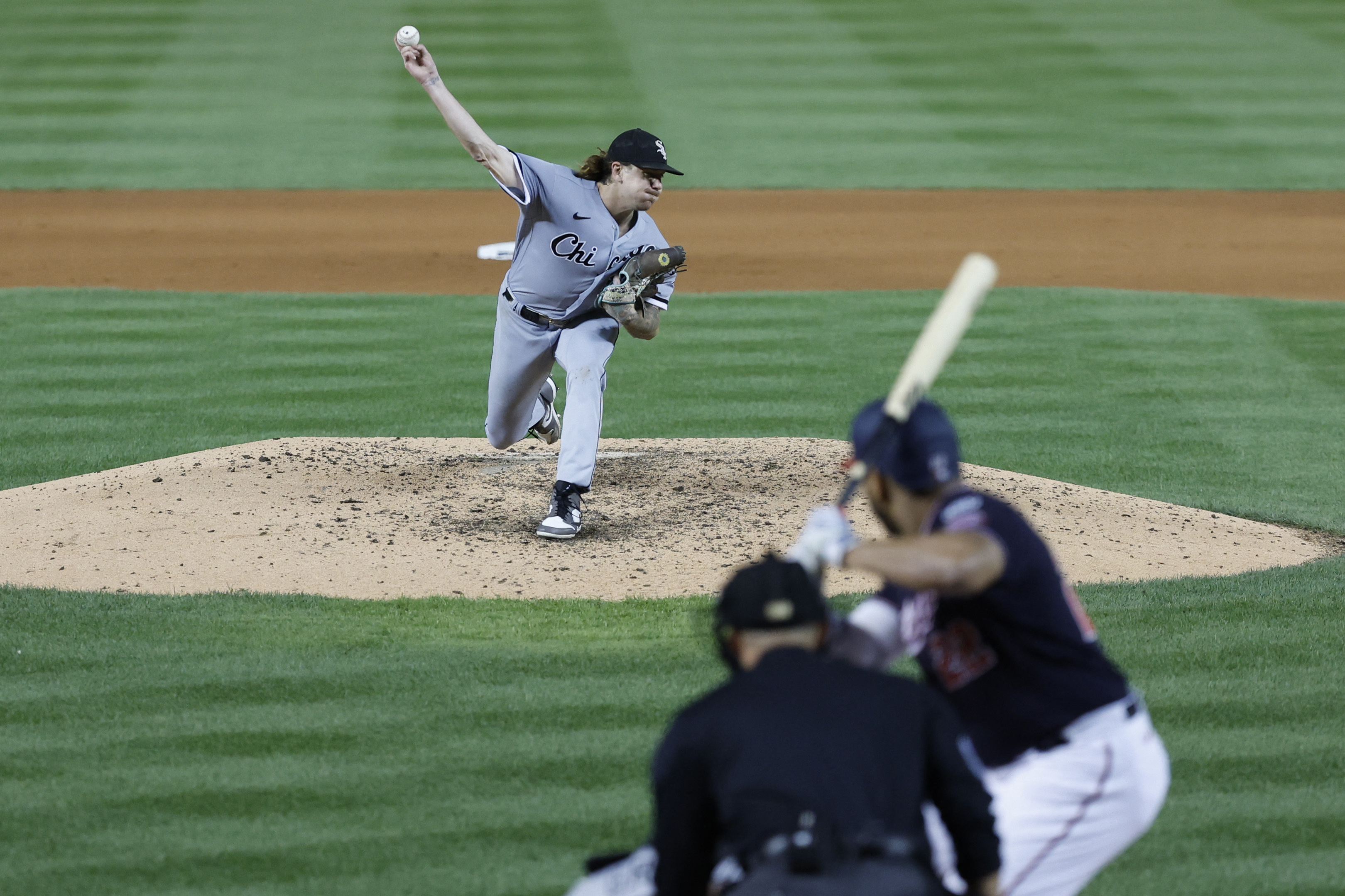 White Sox' Mike Clevinger looks to record hat trick of wins vs