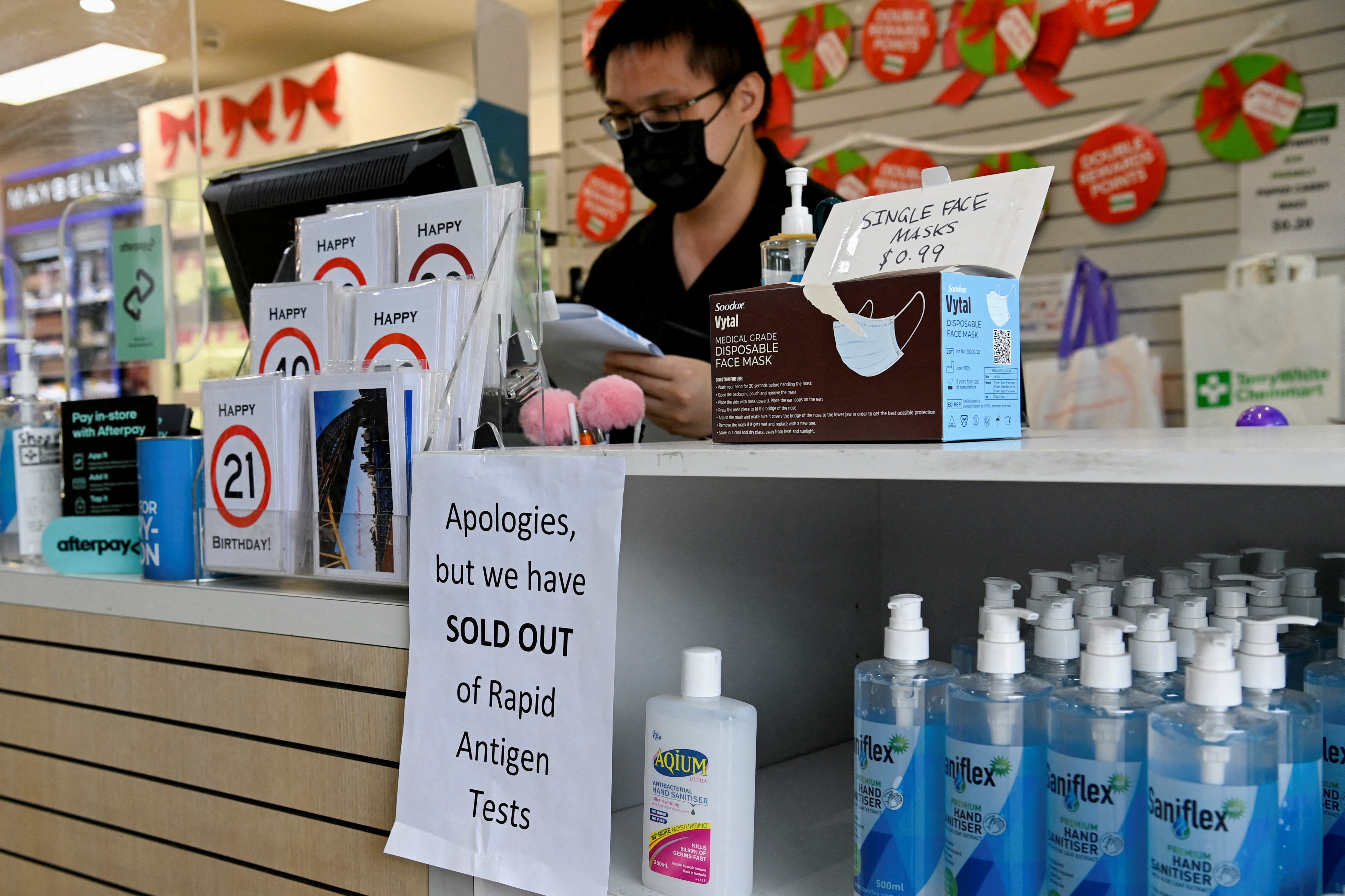 A pharmacy displays a sign to inform customers that Rapid Antigen Test kits are sold out in wake of the coronavirus disease (COVID-19) in Sydney, Australia, January 5, 2022.  REUTERS/Jaimi Joy 