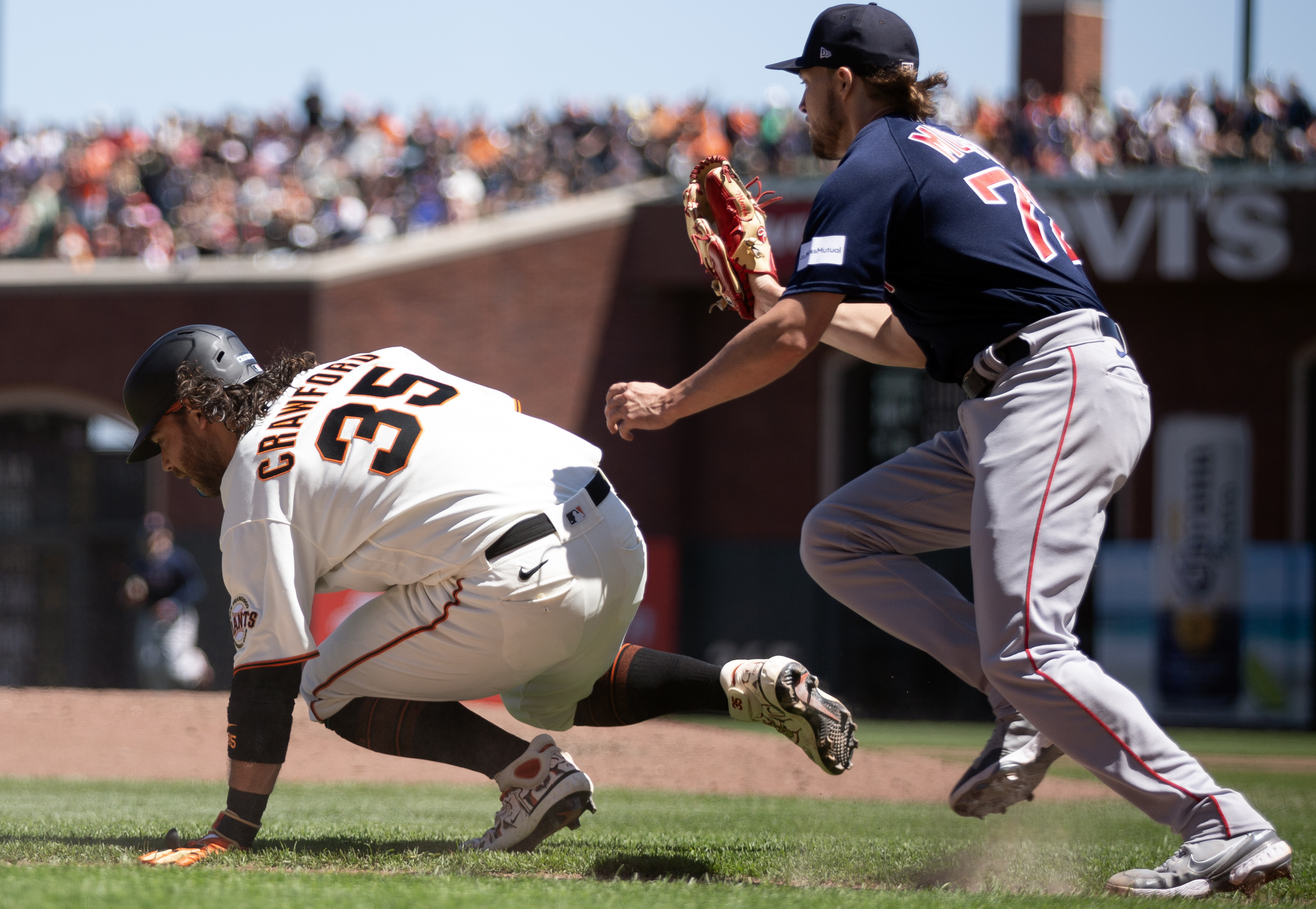 Joc Pederson's walk-off hit allows Giants to beat Red Sox in 11