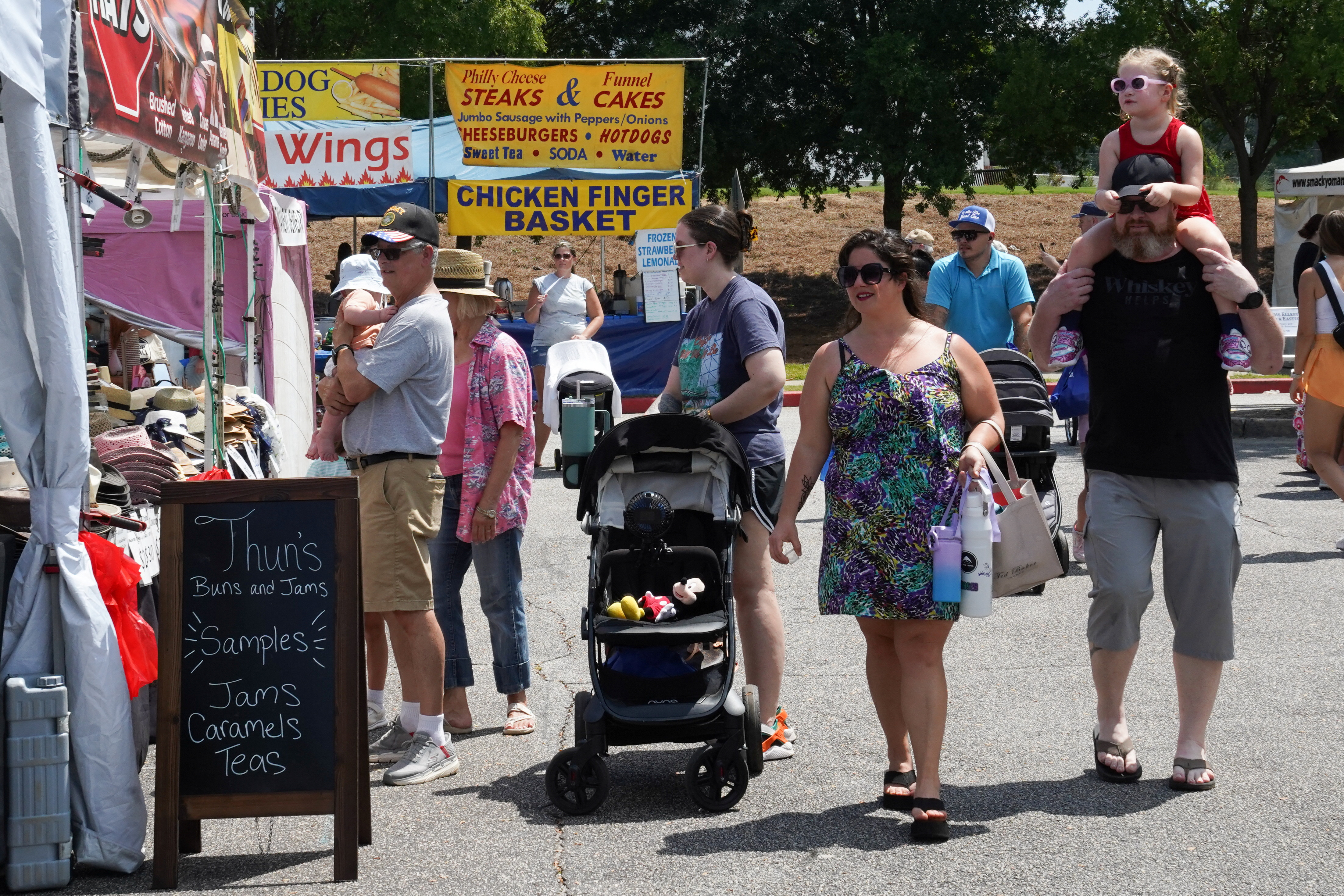 Pigs and Peaches country festival in Kennesaw