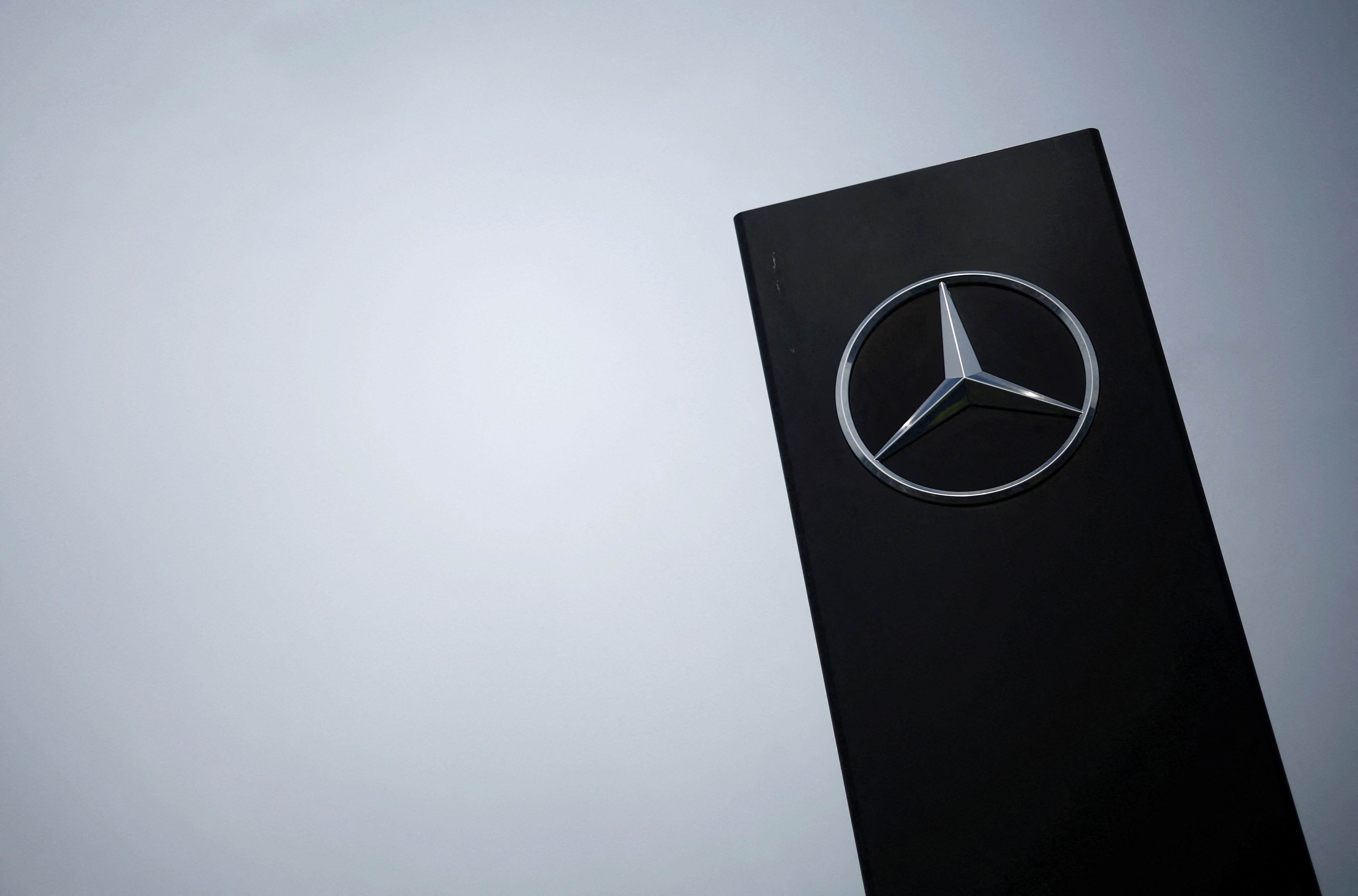 Logo of Mercedes-Benz in Reze
