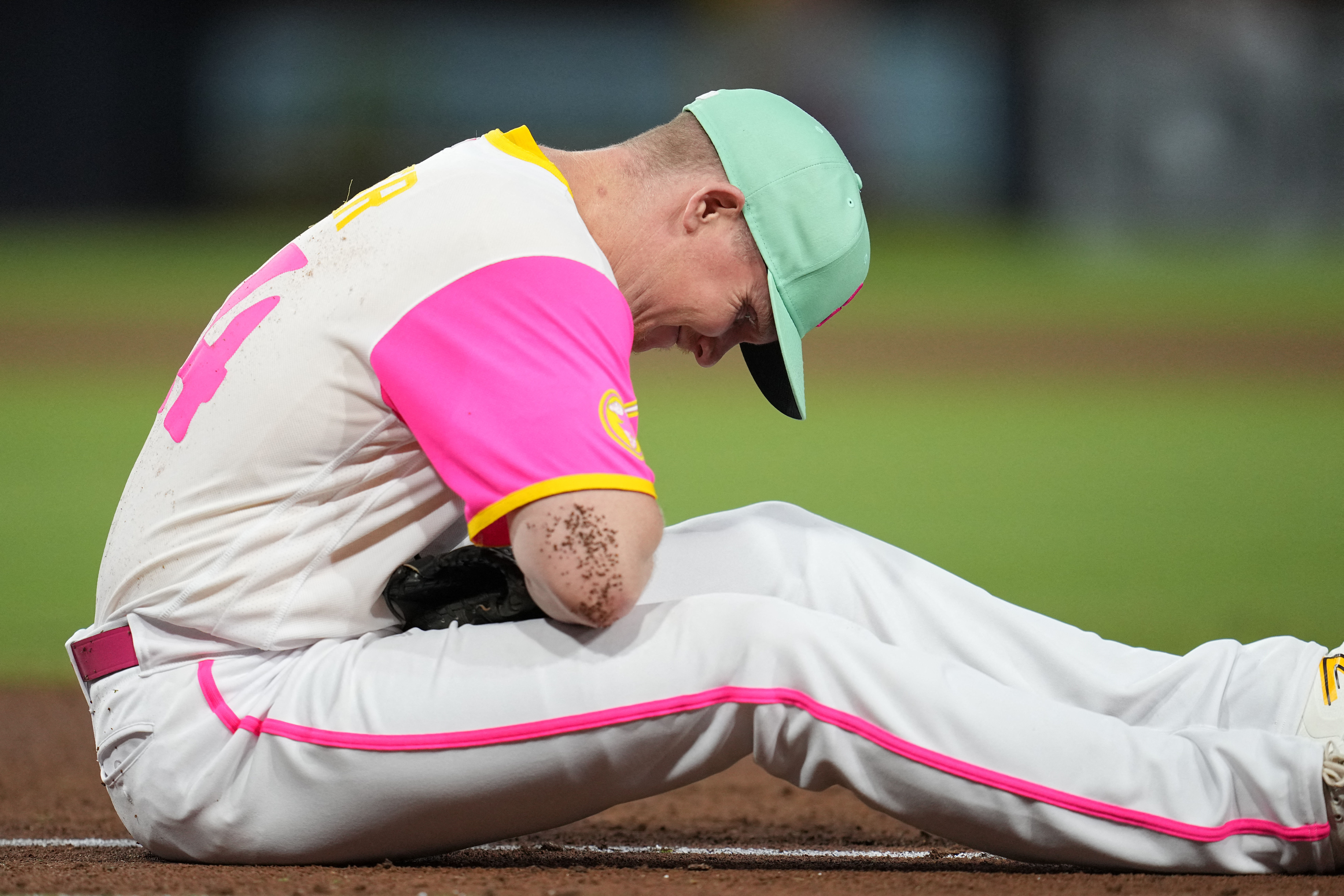 What are the days of the year that the MLB players wear pink?