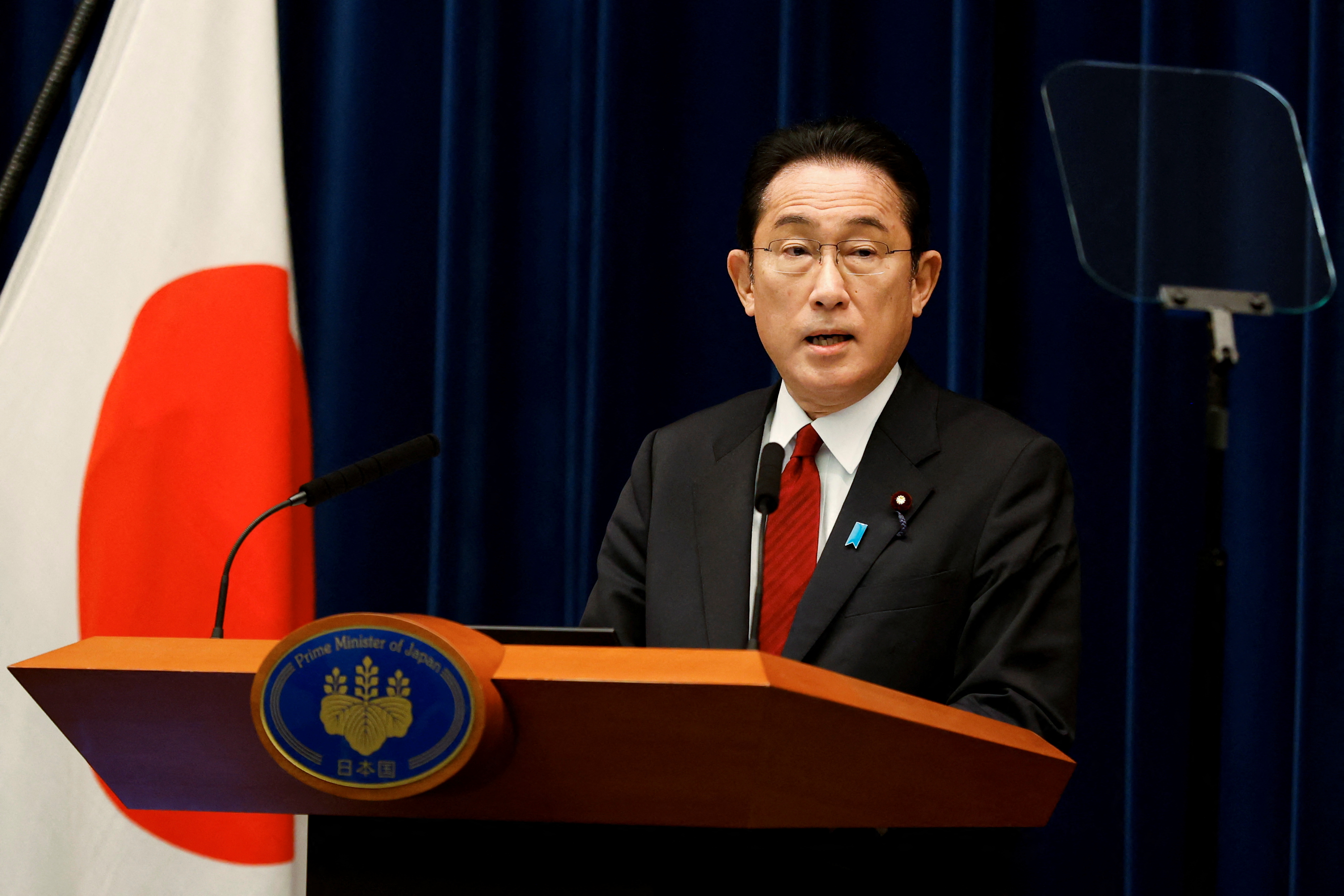 Япония ввела санкции против. Премьер-министр Японии Фумио Кисида. Премьер-министр Японии сейчас Фумио Кисида. Японии Фумио Кисида 2022.