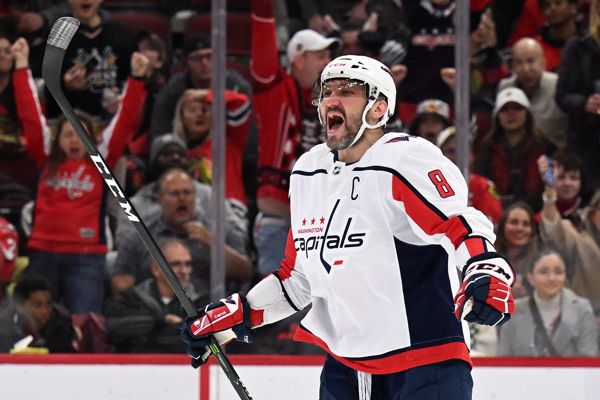 Ovechkin scores 800th goal with hat trick, moves 1 back of Gordie Howe