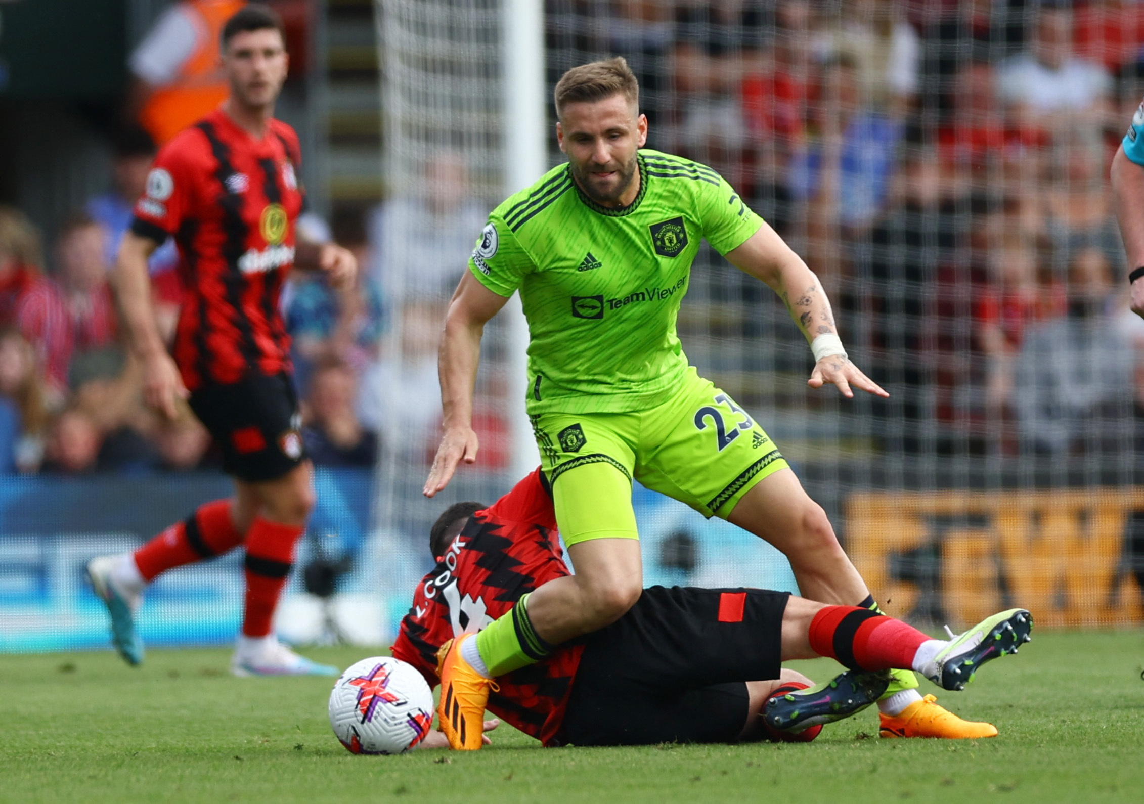 Man Utd's Shaw Out For 'number Of Weeks' With Muscle Injury | Reuters