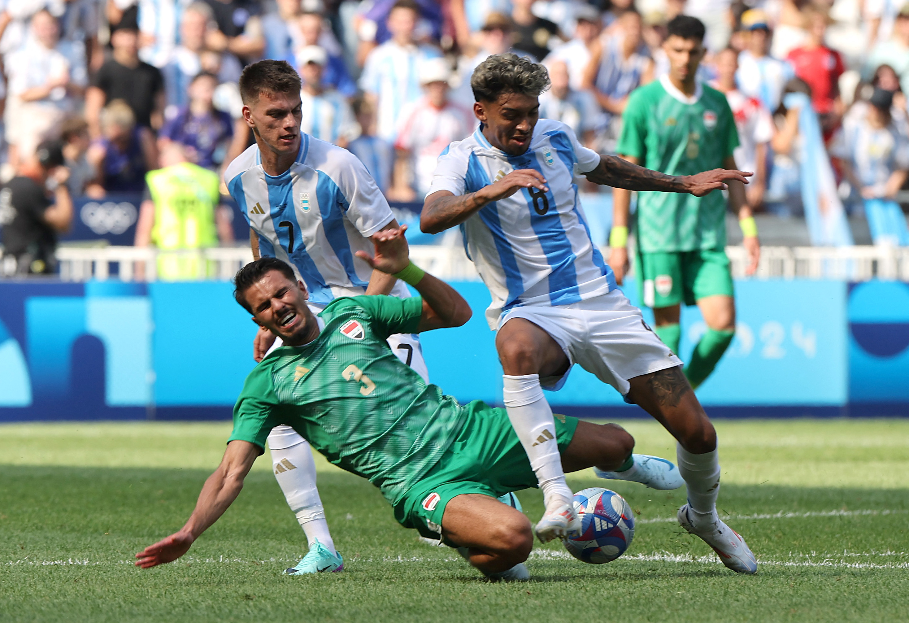 Soccer-France claim 1-0 win over Guinea, Spain and Japan reach last ...