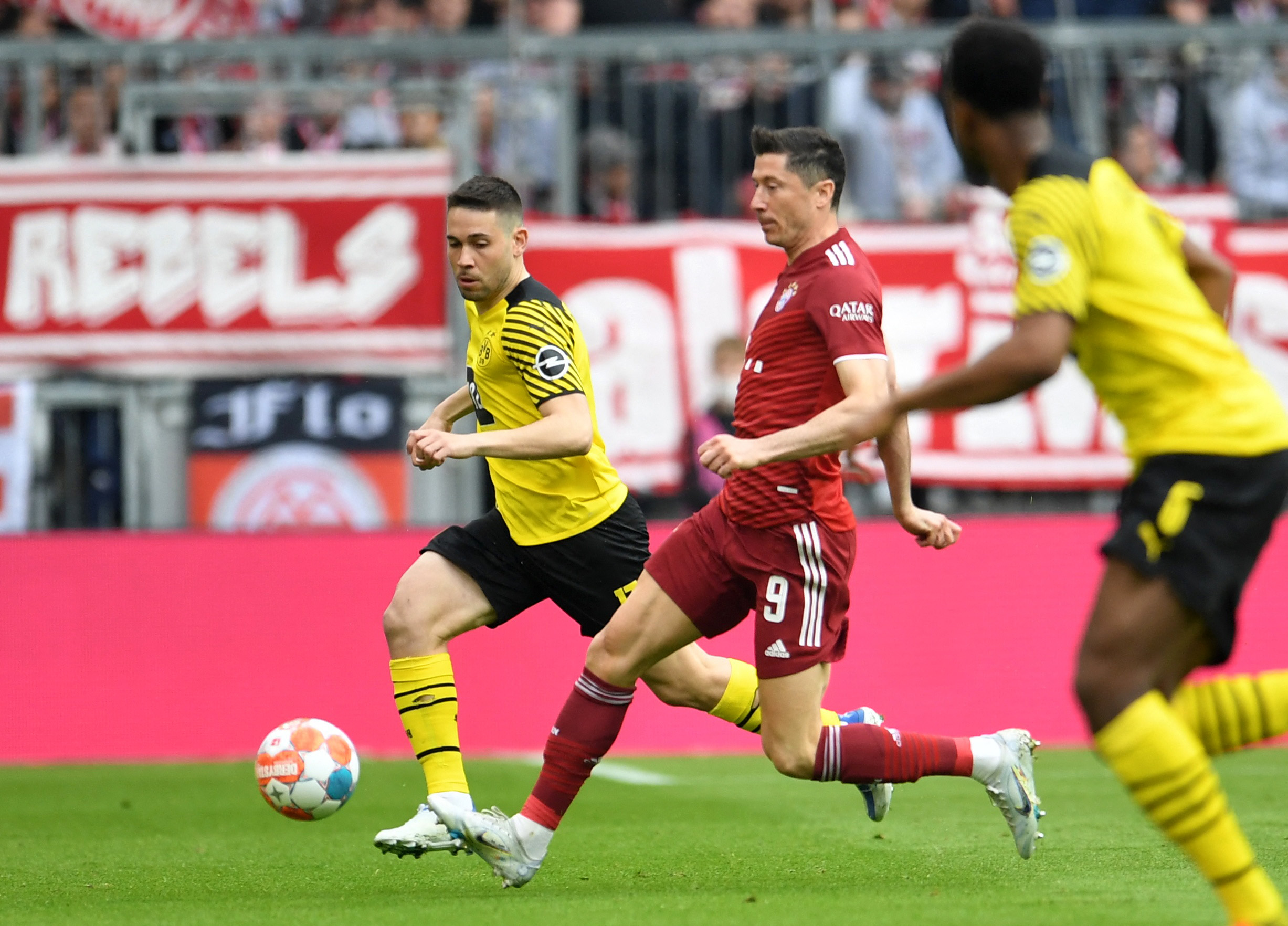 Bayern Munich wins 11th straight Bundesliga title after Borussia Dortmund  draws on dramatic final day