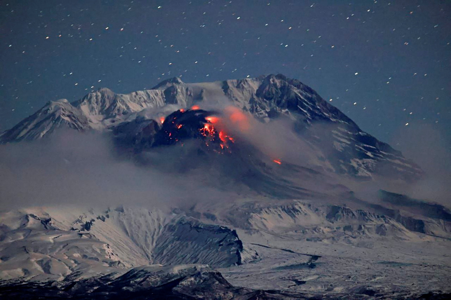 russian-volcano-eruption-youseftehzeeba