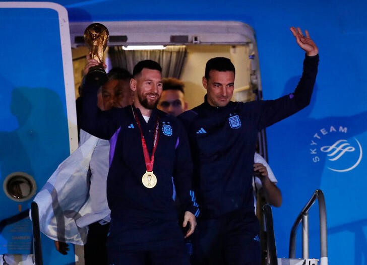 アルゼンチン代表　優勝時　ジャージ　上下　2022 メッシ　マラドーナ サッカー＝「メッシはマラドーナより偉大」、アルゼンチン監督語る
