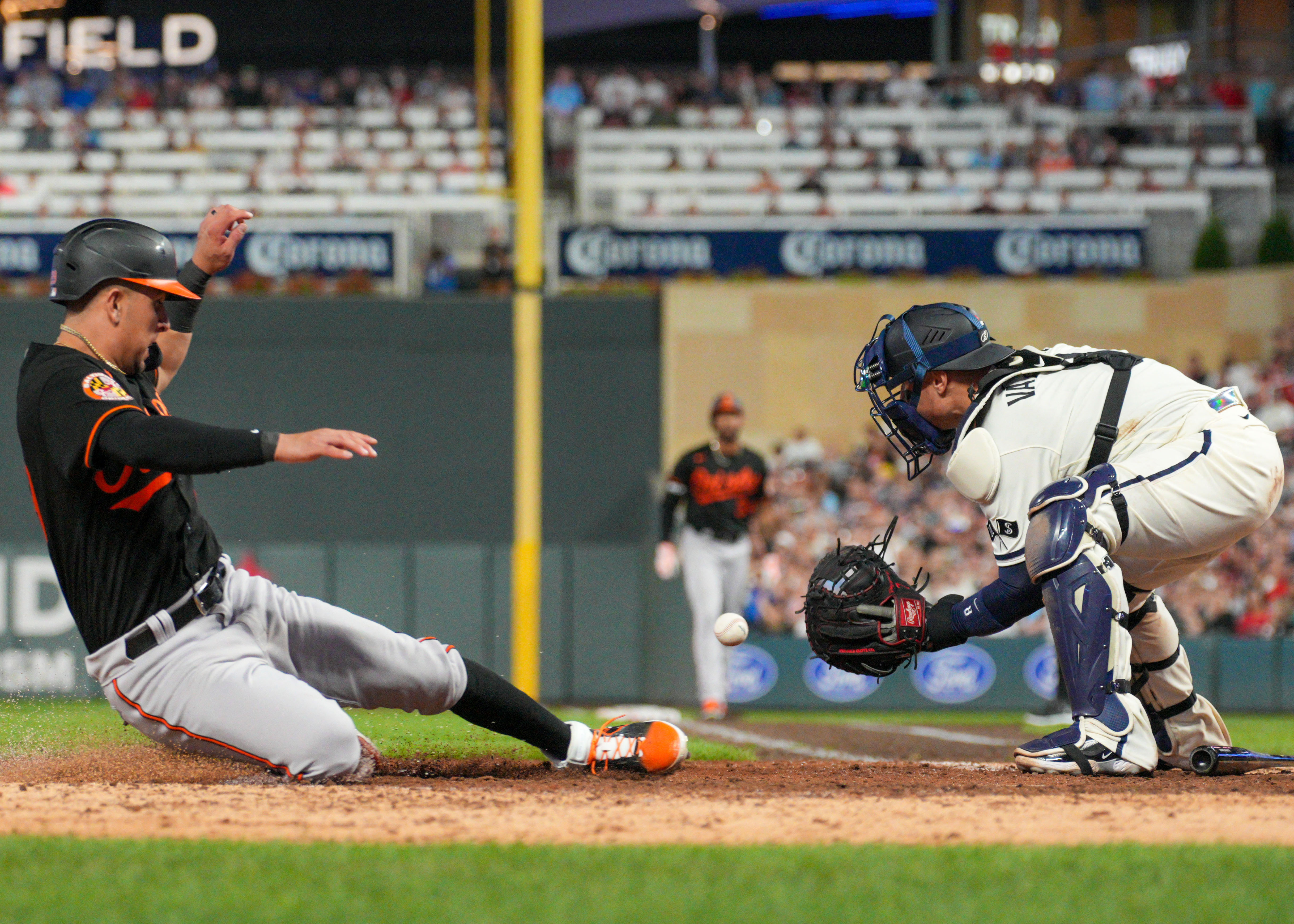 Two-run 10th inning pushes Orioles past Twins