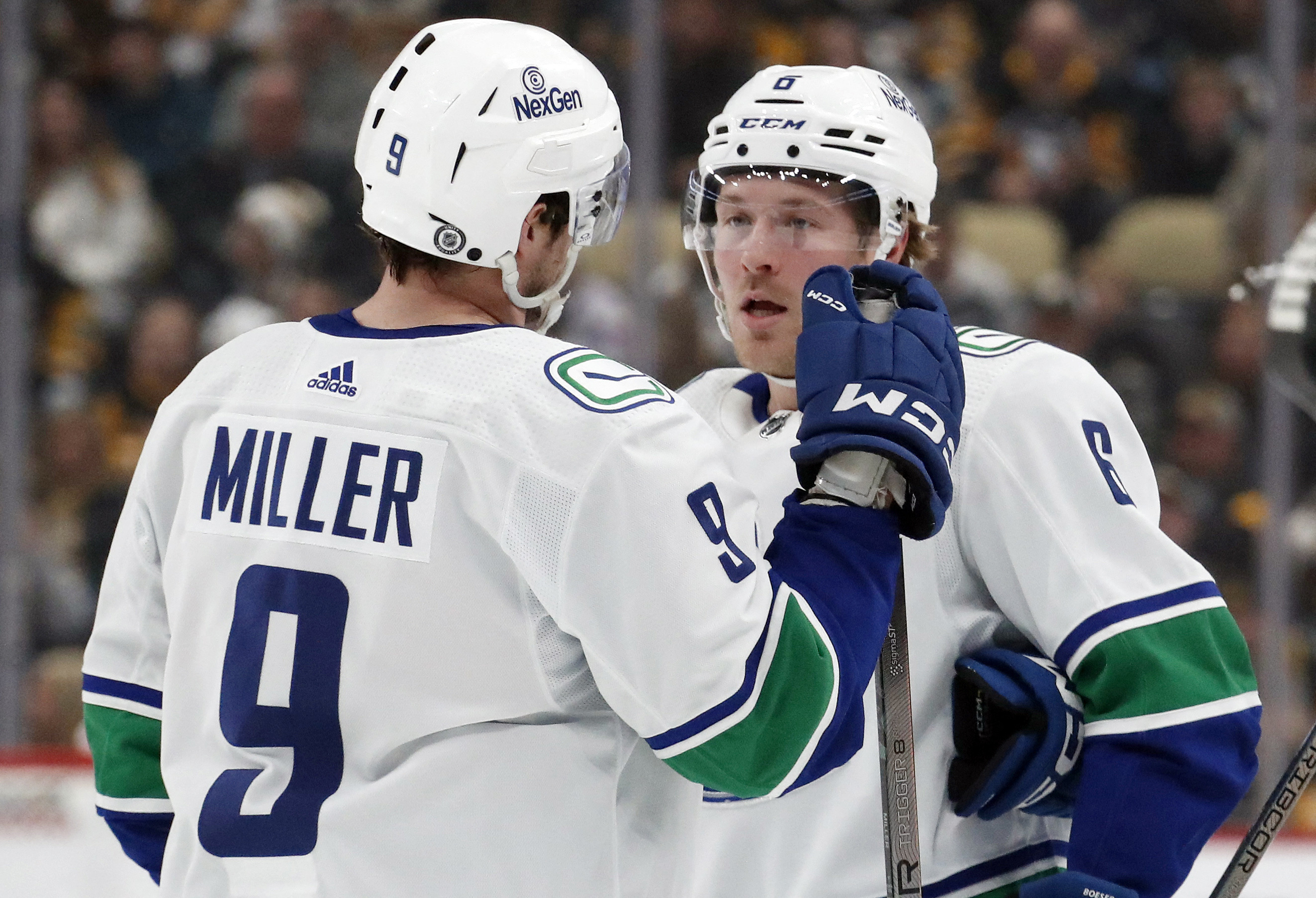 Elias Pettersson's 2nd goal of game lifts Canucks over Pens | Reuters